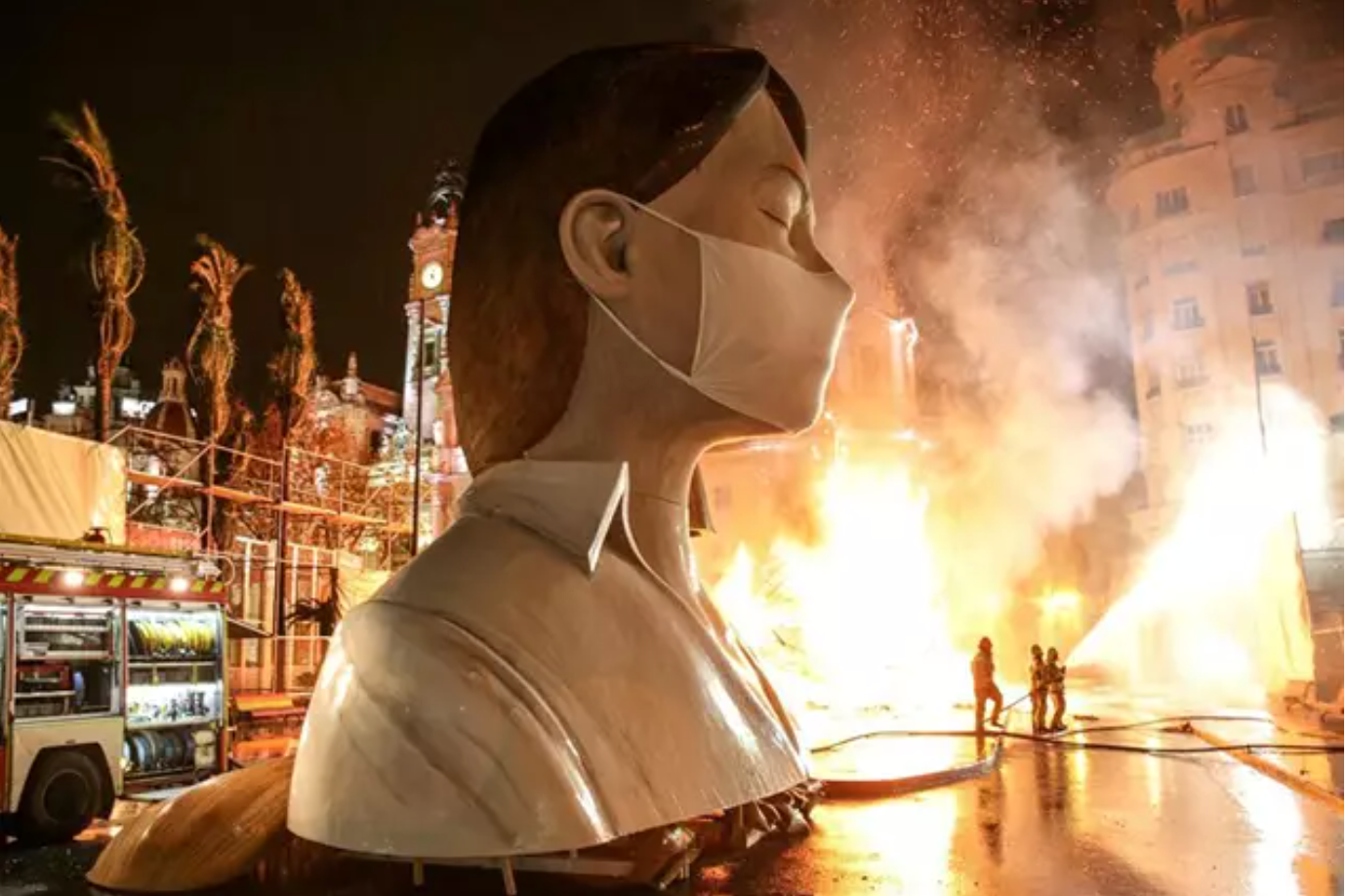 Crema de «la meditadora», figura que formava part del cos central de la falla municipal de València el 2020 | EP