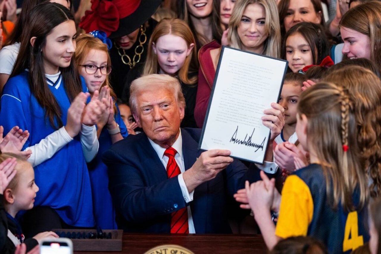 Trump signant l'Ordre Executiva | EP