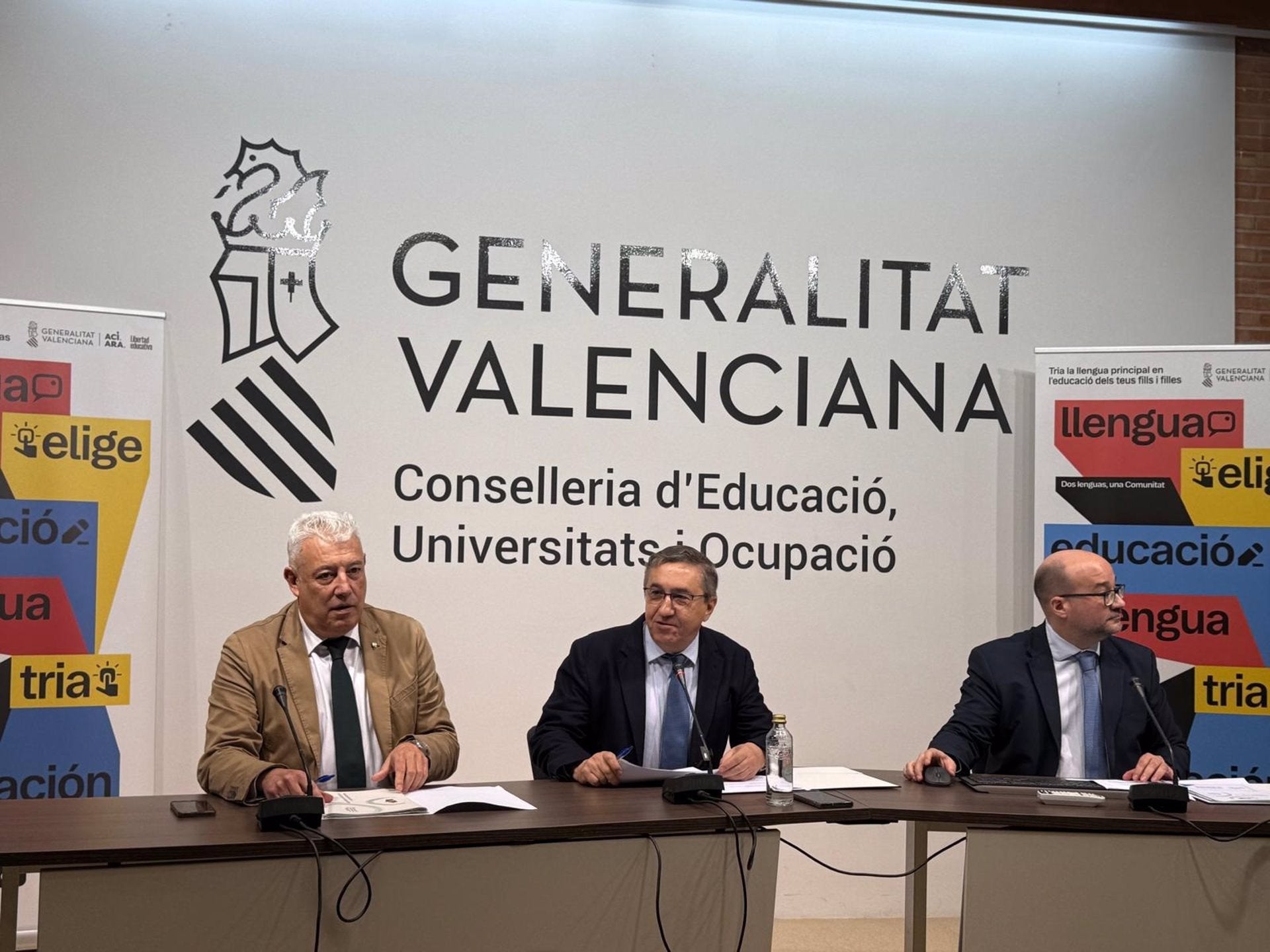 José Antonio Rovira a la presentació dels resultats de la consulta de la llengua base