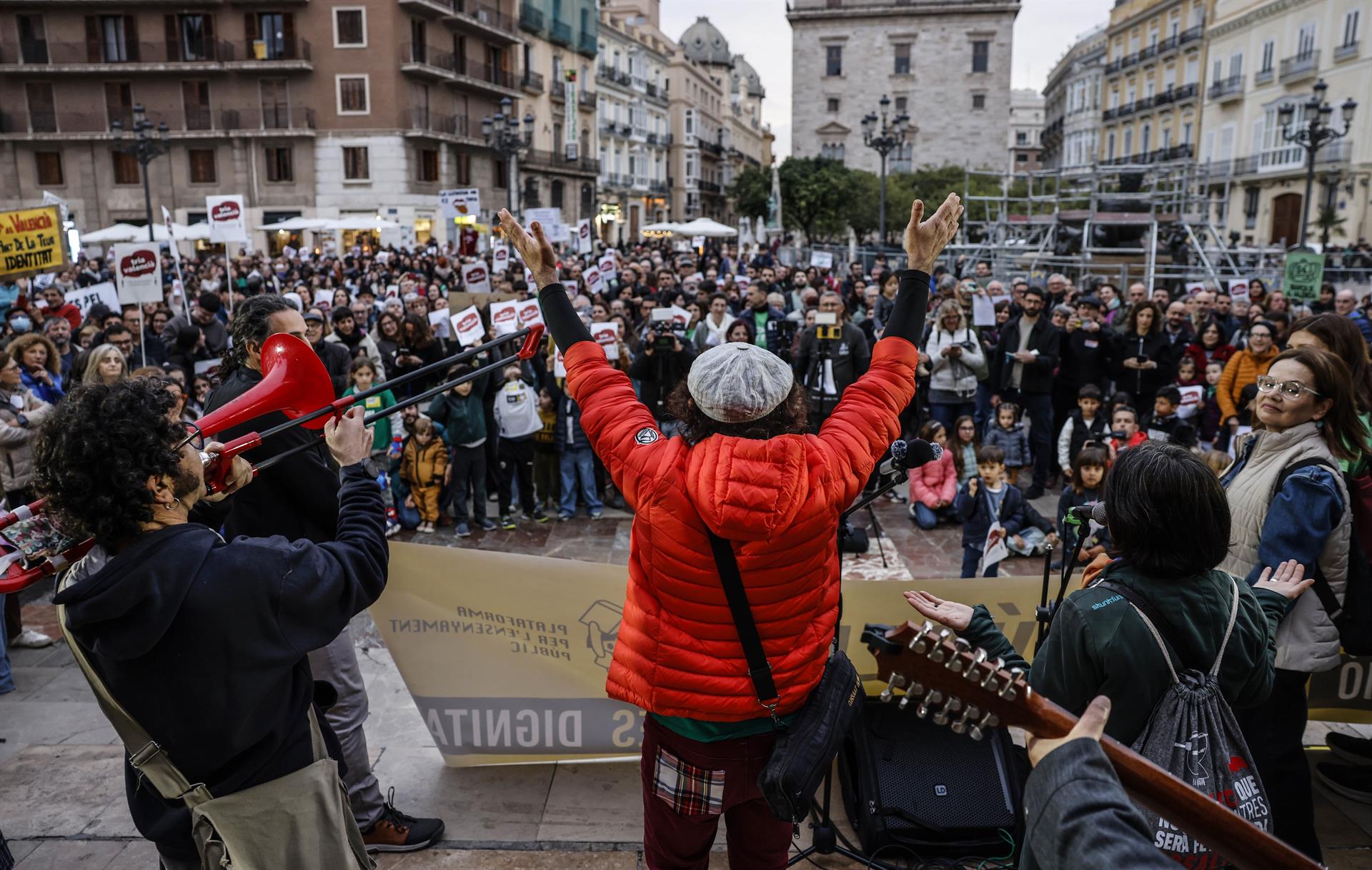Concentració a favor del valencià a l'escola | Rober Solsona | EP