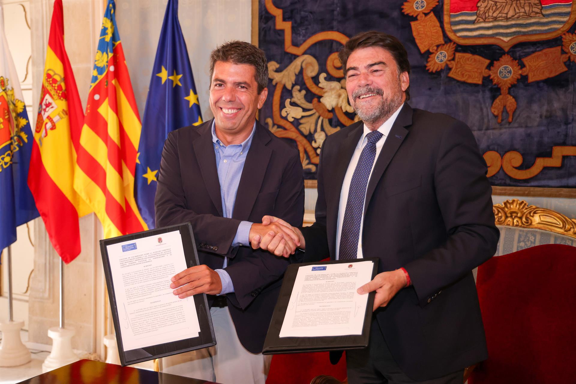 El president de la Generalitat, Carlos Mazón, i l'alcalde d'Alacant, Luis Barcala | EP