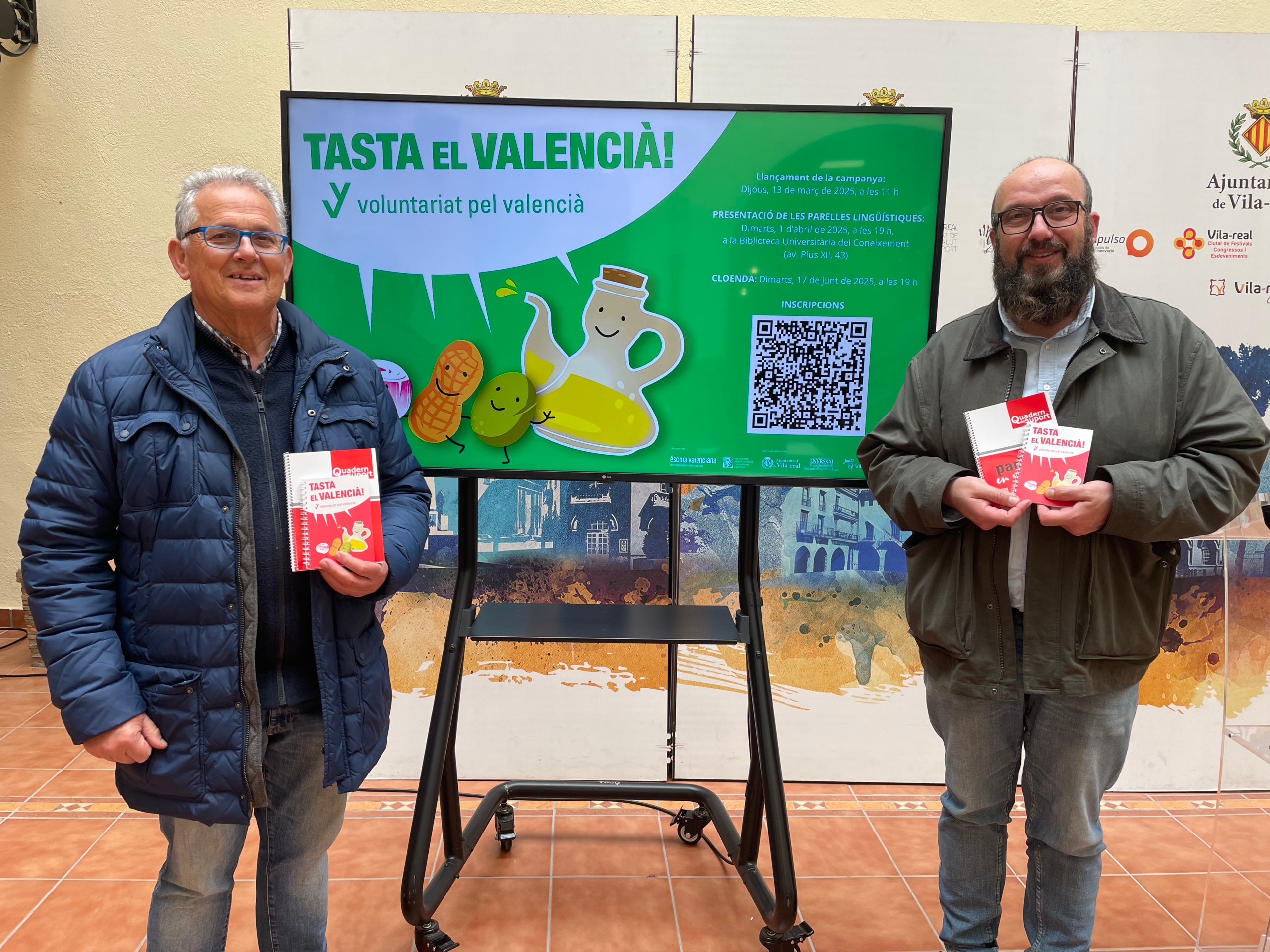 Josep Usó, de l'AC Socarrats, i el regidor  Santi Cortells presenten la 12a edició del Voluntariat pel valencià