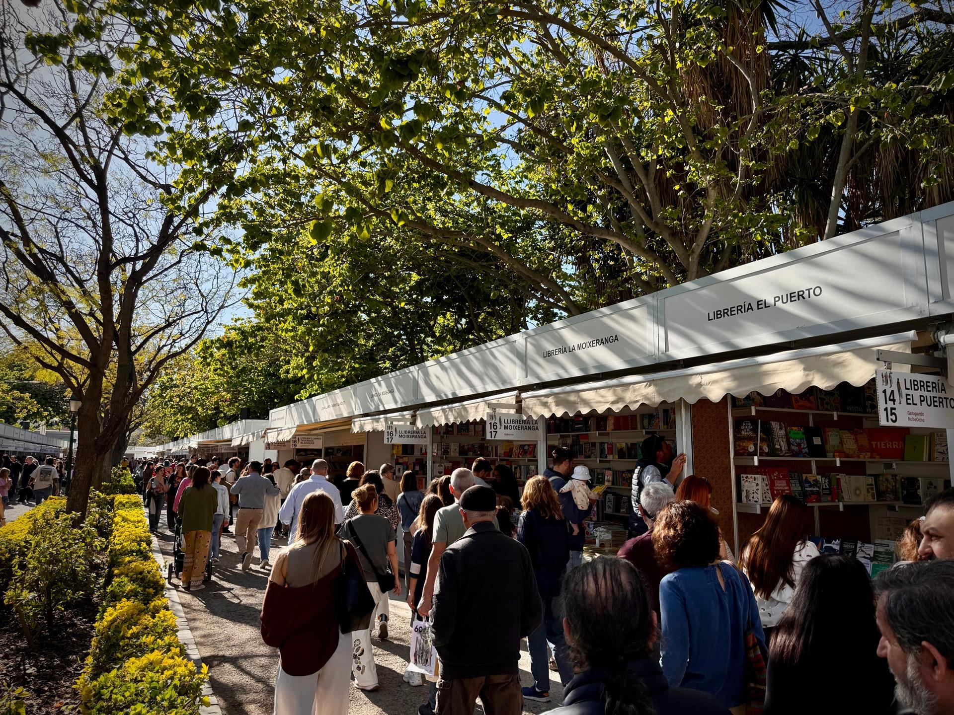 Ja ha començat la 60ena edició de la Fira del Llibre de València als Jardins de Vivers