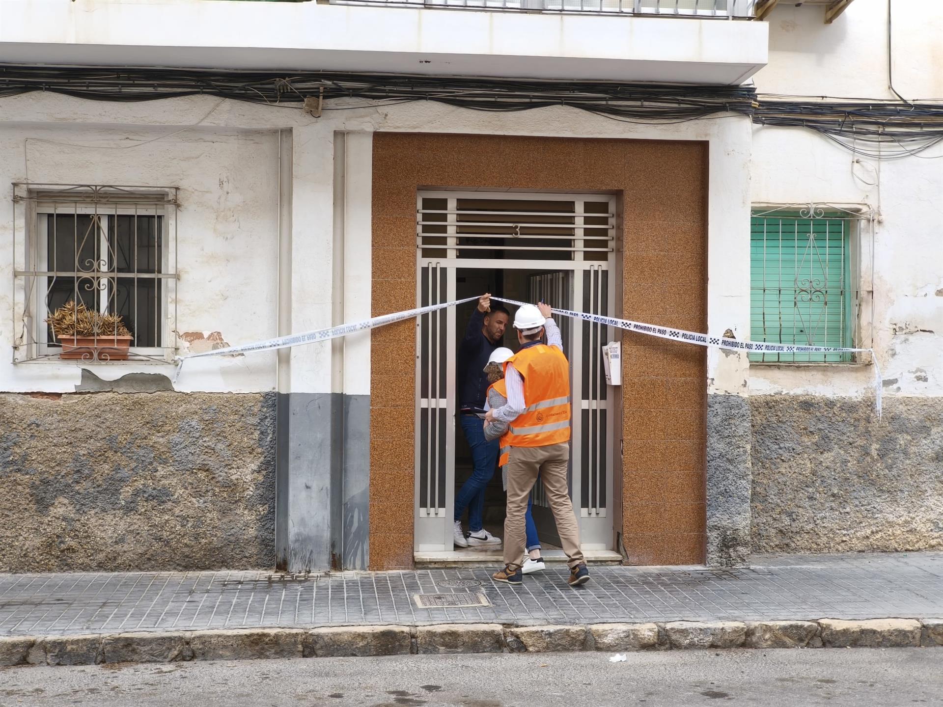 Inspecció d'habitatges del barri de Sant Antoni d'Elx dels quals han sigut desallotjades 61 persones per risc de solsida | EP