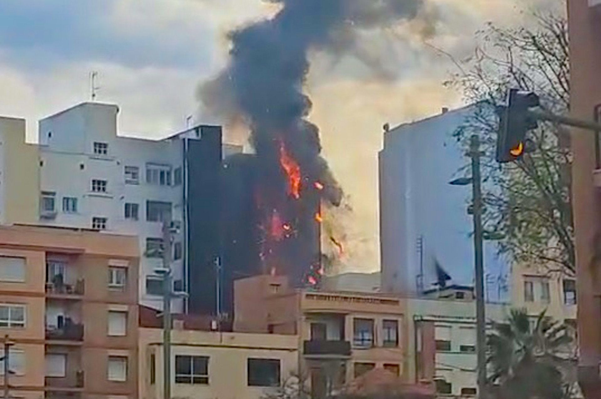 Incendi en un edifici de Castelló de la Plana | EP