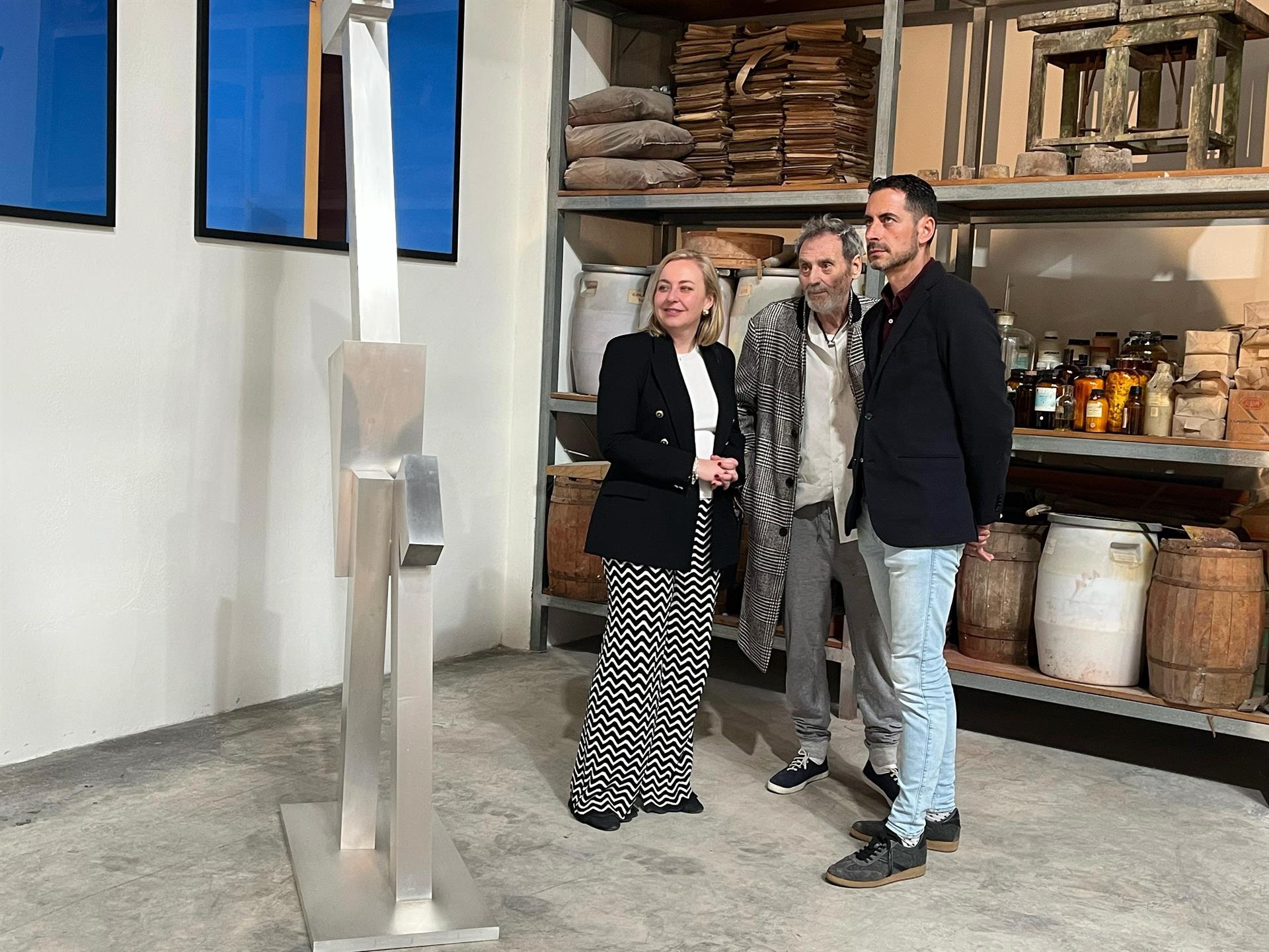 Natàlia Enguix, Miquel Navarro i Fernández Bielsa a la casa taller de l'artista de Mislata | EP