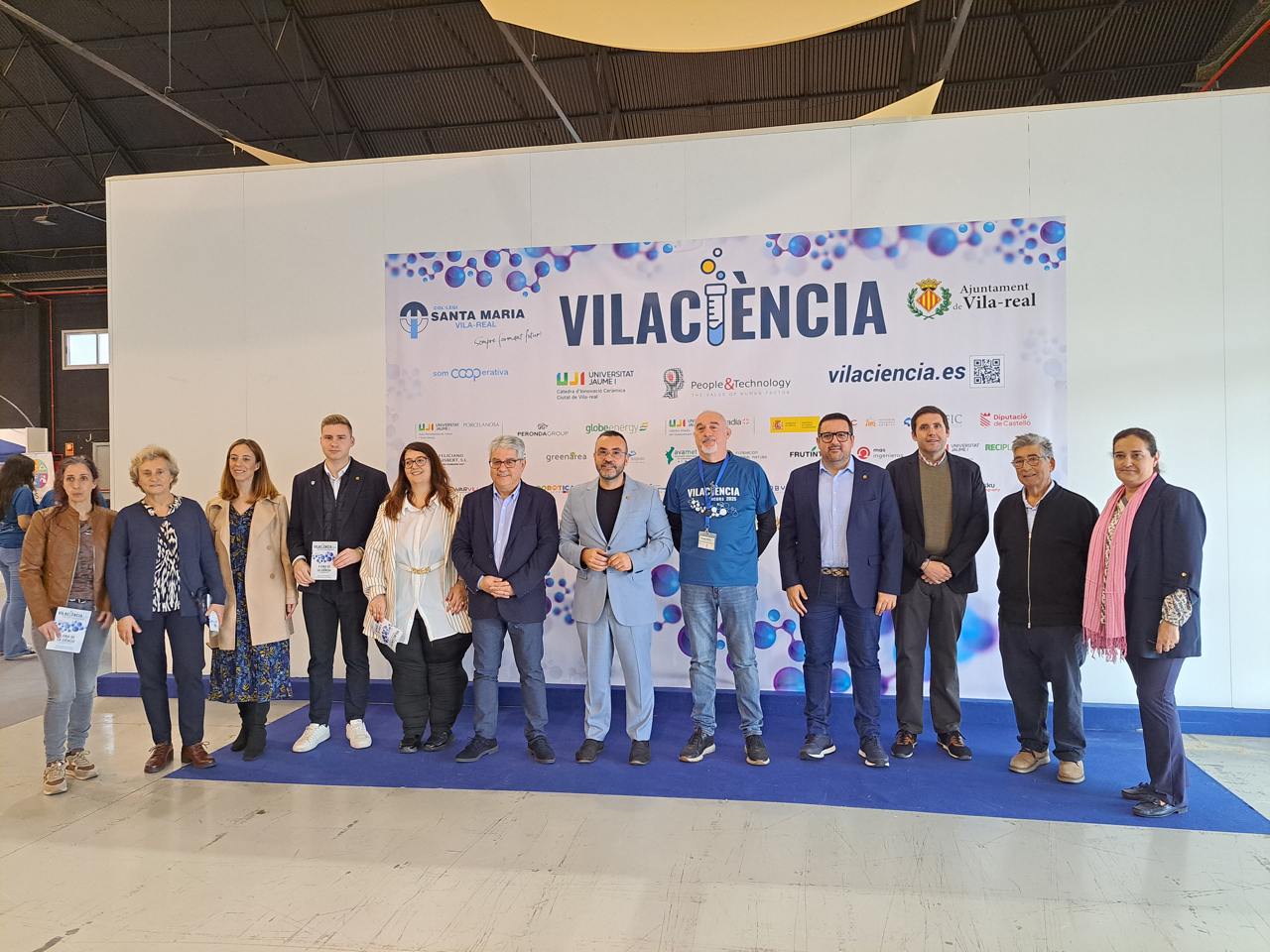 Foto de família en la inauguració de Vilaciència
