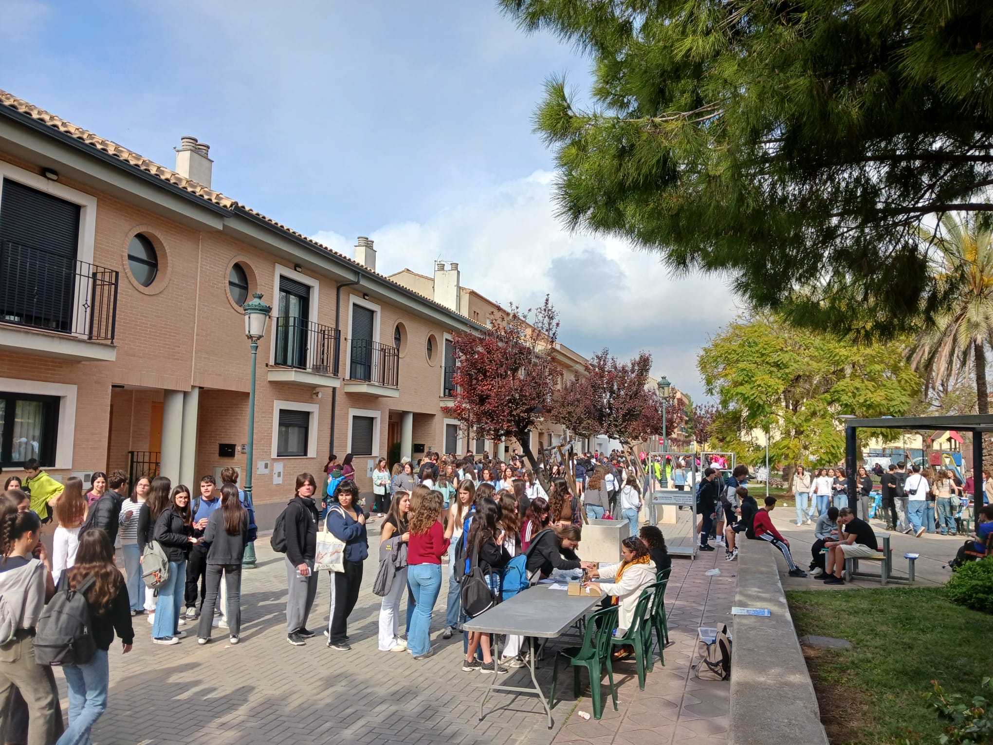 Més dde mil alimnes han participat a la Trobada d'Escola Valenciana a Albuixec (Horta Nord)