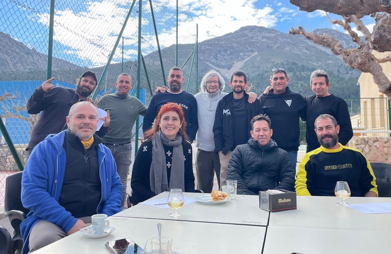 Ivana Ponsoda i membres del Gremi de la Pedra en Sec