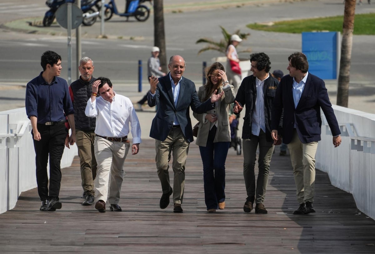 Francisco Camps a l'entrada d'un dels actes que ha fet per promocionar la seua candidatura a president de la Generalitat