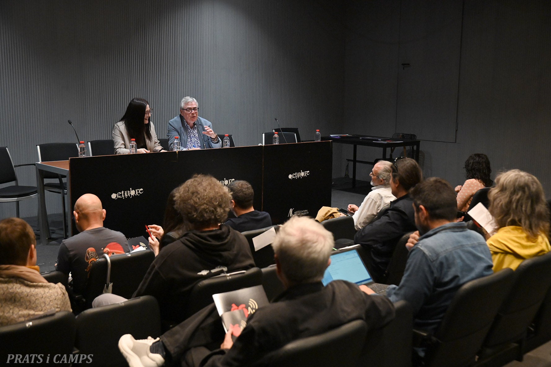 Jornades 'Escoltem la cultura', amb el coordinador general, Josep Maria Bullon (ACPV), i la coordinadora de la jornada, Isa Monzó, comunicadora experta en música. Organitza Acció Cultural del País Valencià (ACPV) | 
Foto: ©PRATS i CAMPS
