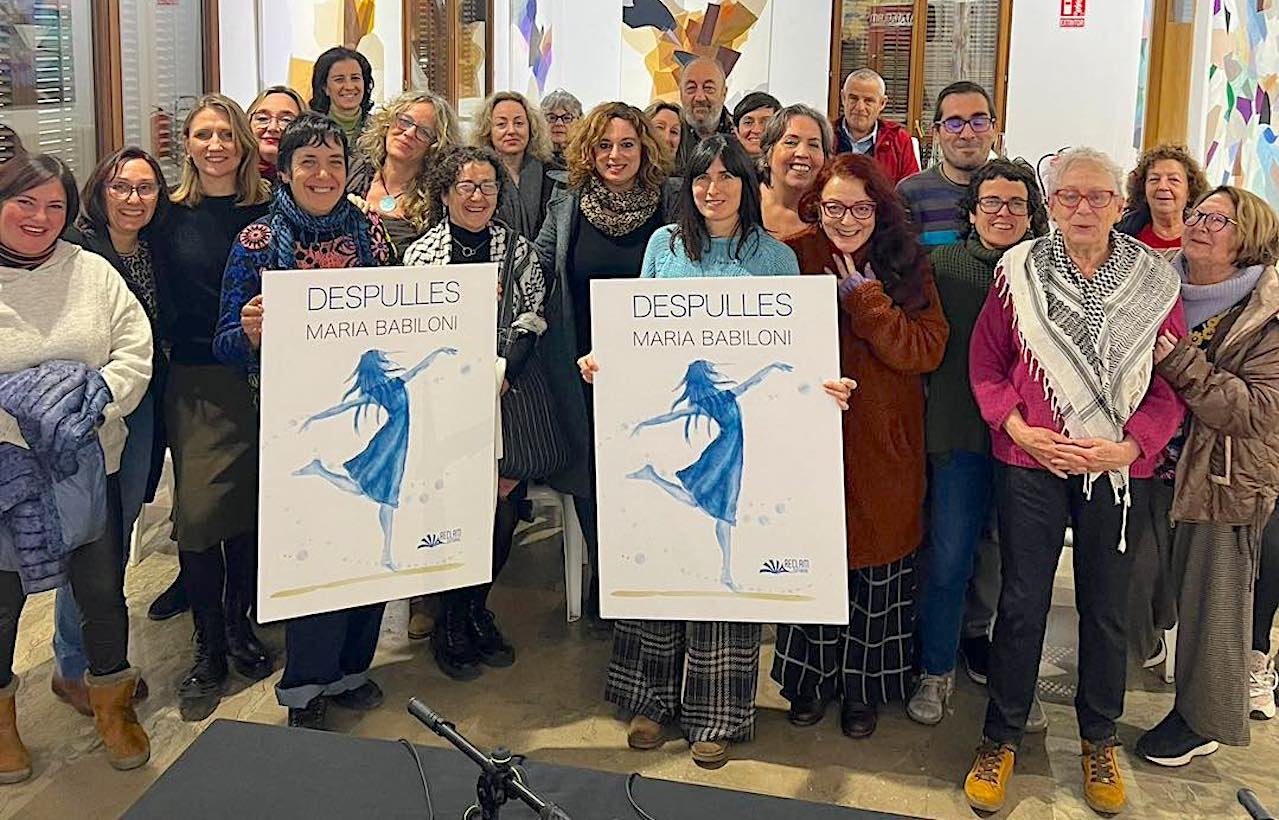 L'autora de 'Despulles', Maria Babiloni, al centre de la imatge | Reclam 