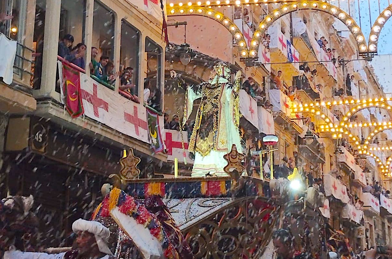 Ana Gisbert, primera dona alferes dels Moros i Cristians d'Alcoi | Jordi Pardo