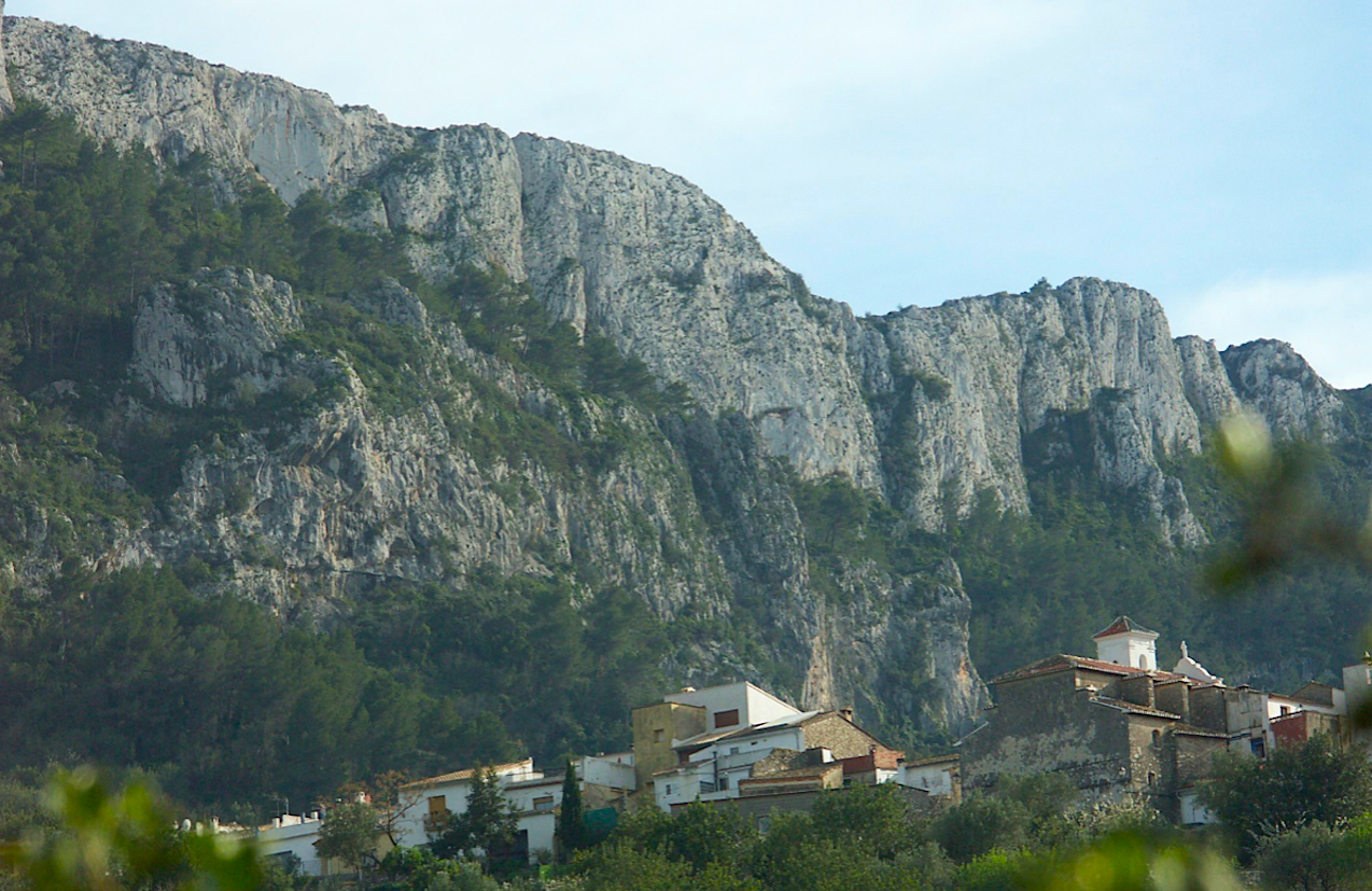 Ombria del Xap, a la serra Foradada. Benirrama, la Vall de Gallinera (la Marina Alta) | @Elija Lutze
