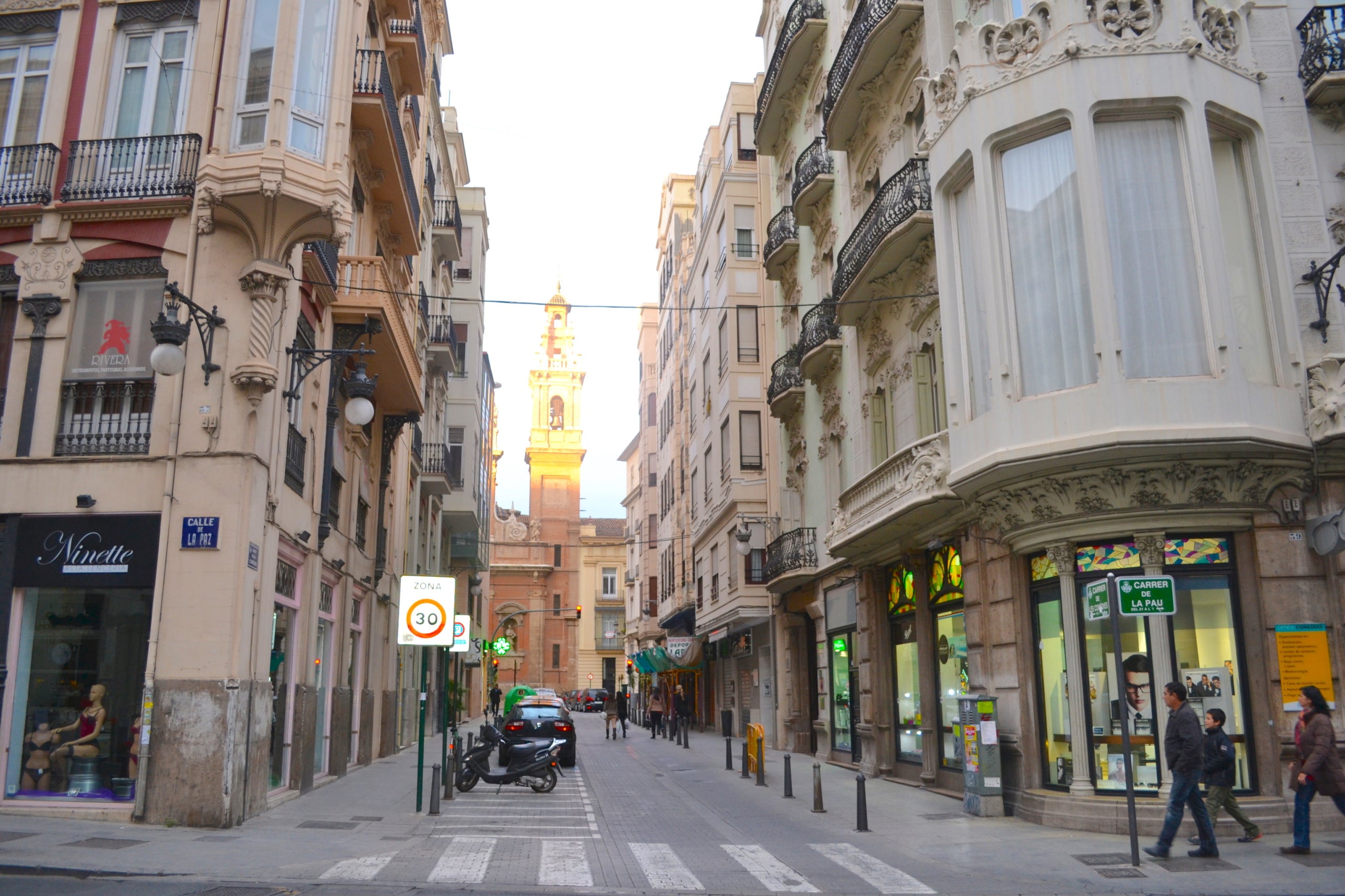 Carrer de les Comèdies, cantonada carrer de la Pau, a València | Wikimedia Commons