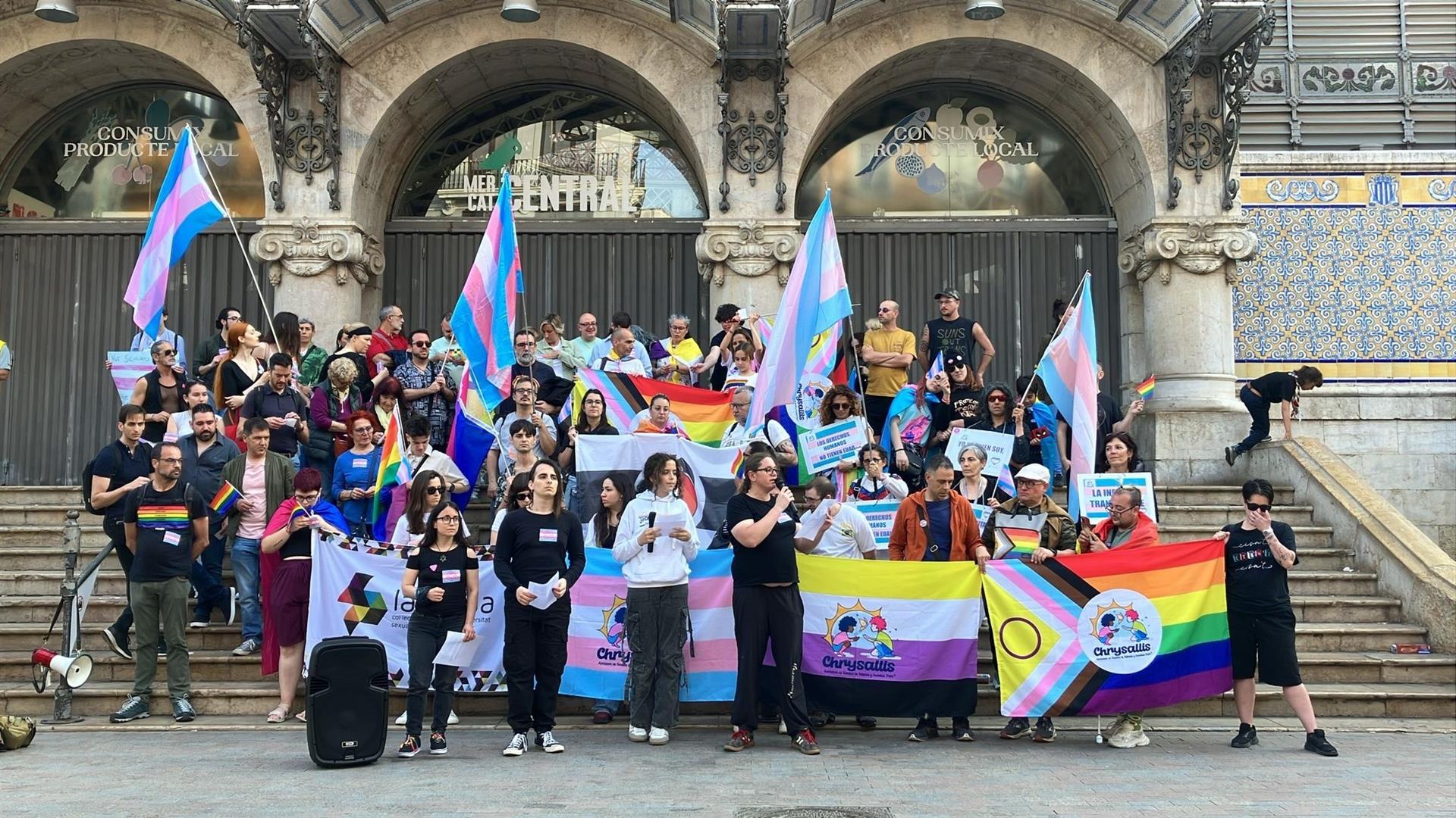 Lambda es concentra a la plaça del Mercat de València