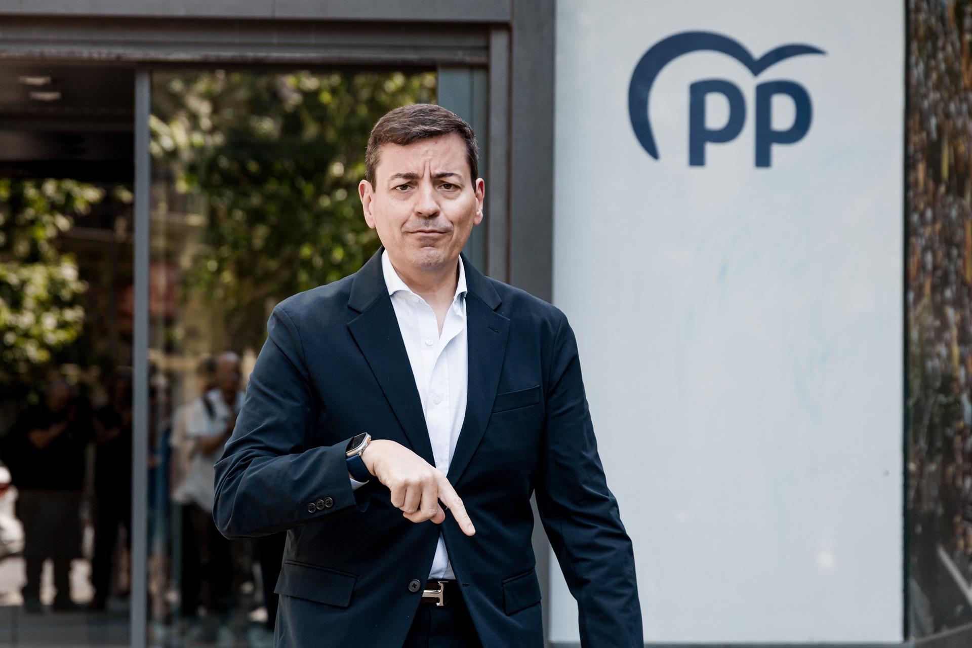 L'excandidat a la presidència del PP, José Luis Bayo, a l'arribada a la seu del partit, a Madrid  | Carlos Luján |EP