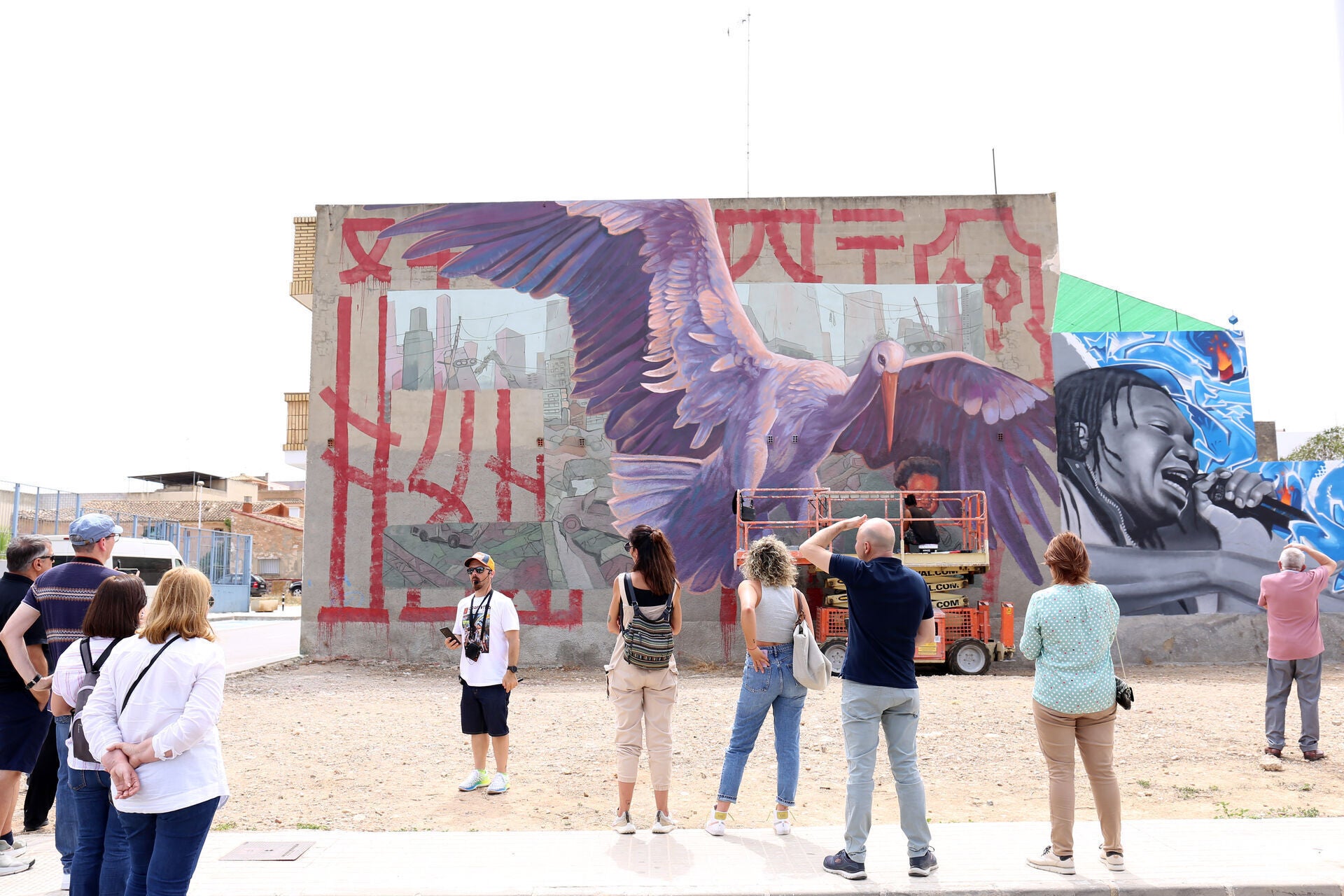 Execució d'un mural en el festival Grafittea Xest 2023 | Ajuntament de Xest