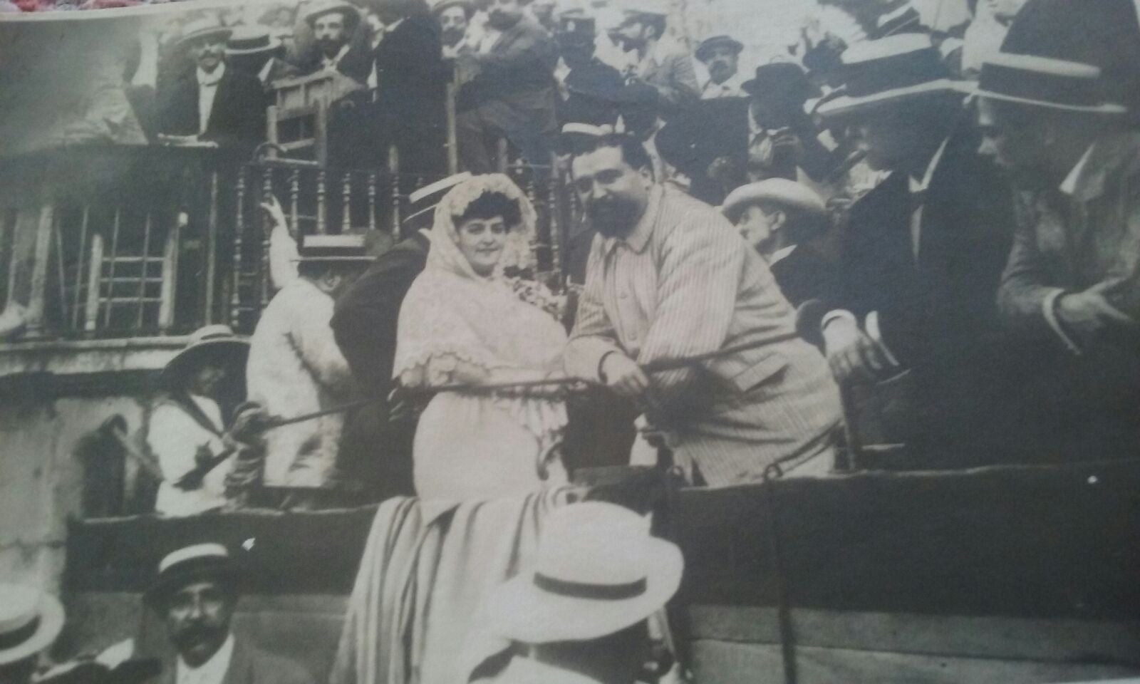 Rita Mas 'La Rulla' fotografiada amb Vicente Blasco Ibáñez