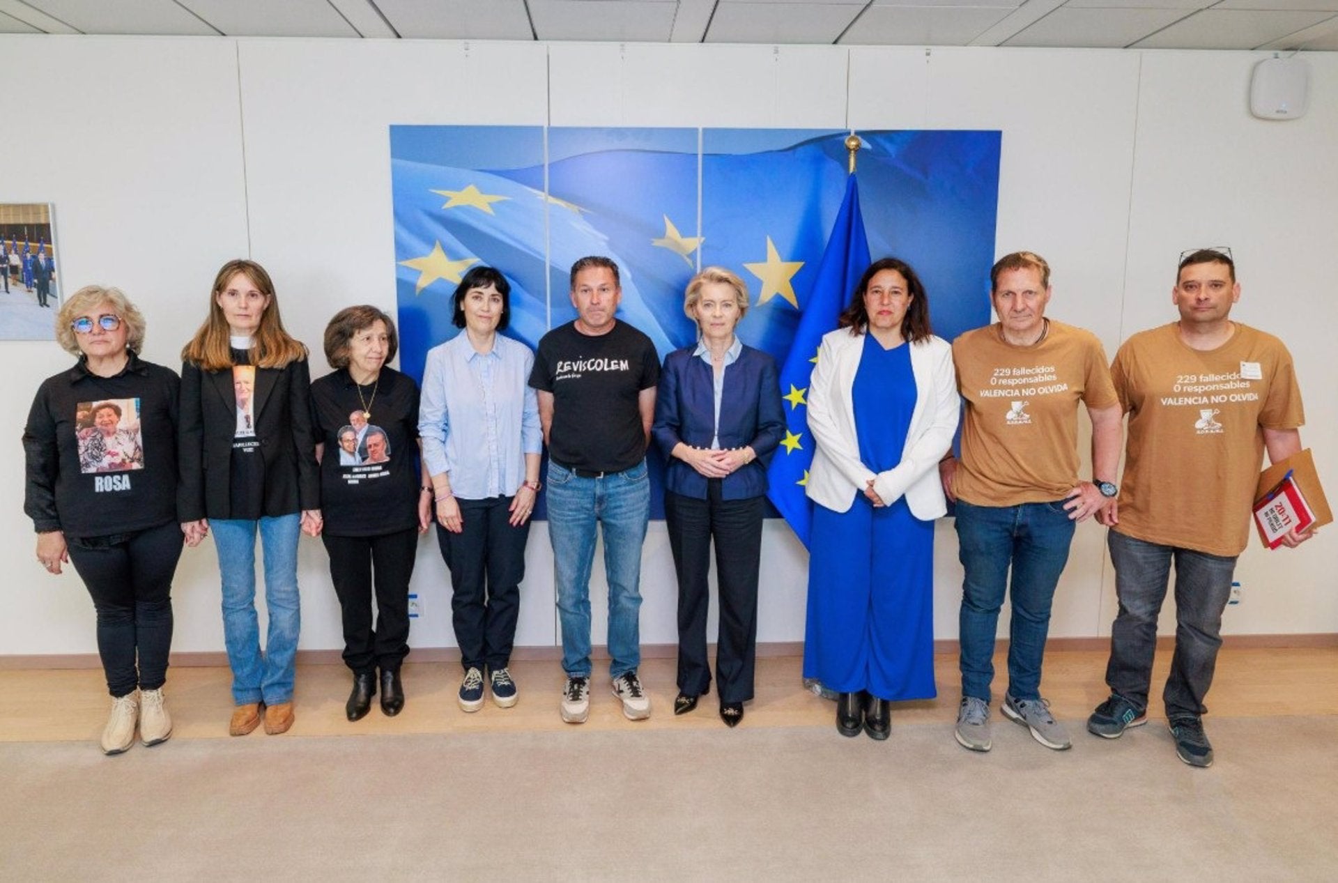 Representants de les tres principals associacions de víctimes de la dana amb la presidenta de la Comissió Europea, Ursula von del Leyen, a Brussel·les | EP