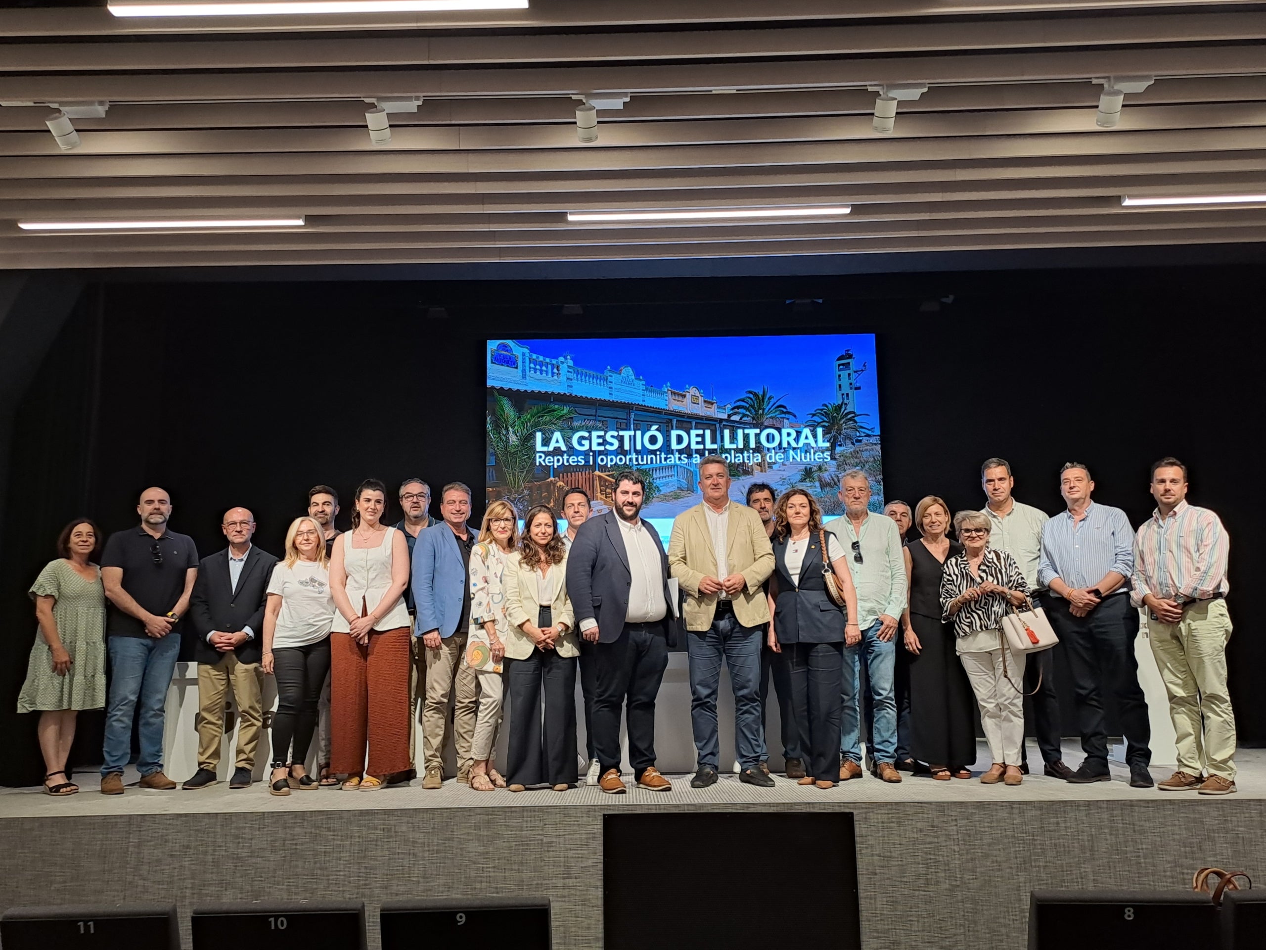 Participants en la jornada “La gestió del litoral: reptes i oportunitats a la platja de Nules”