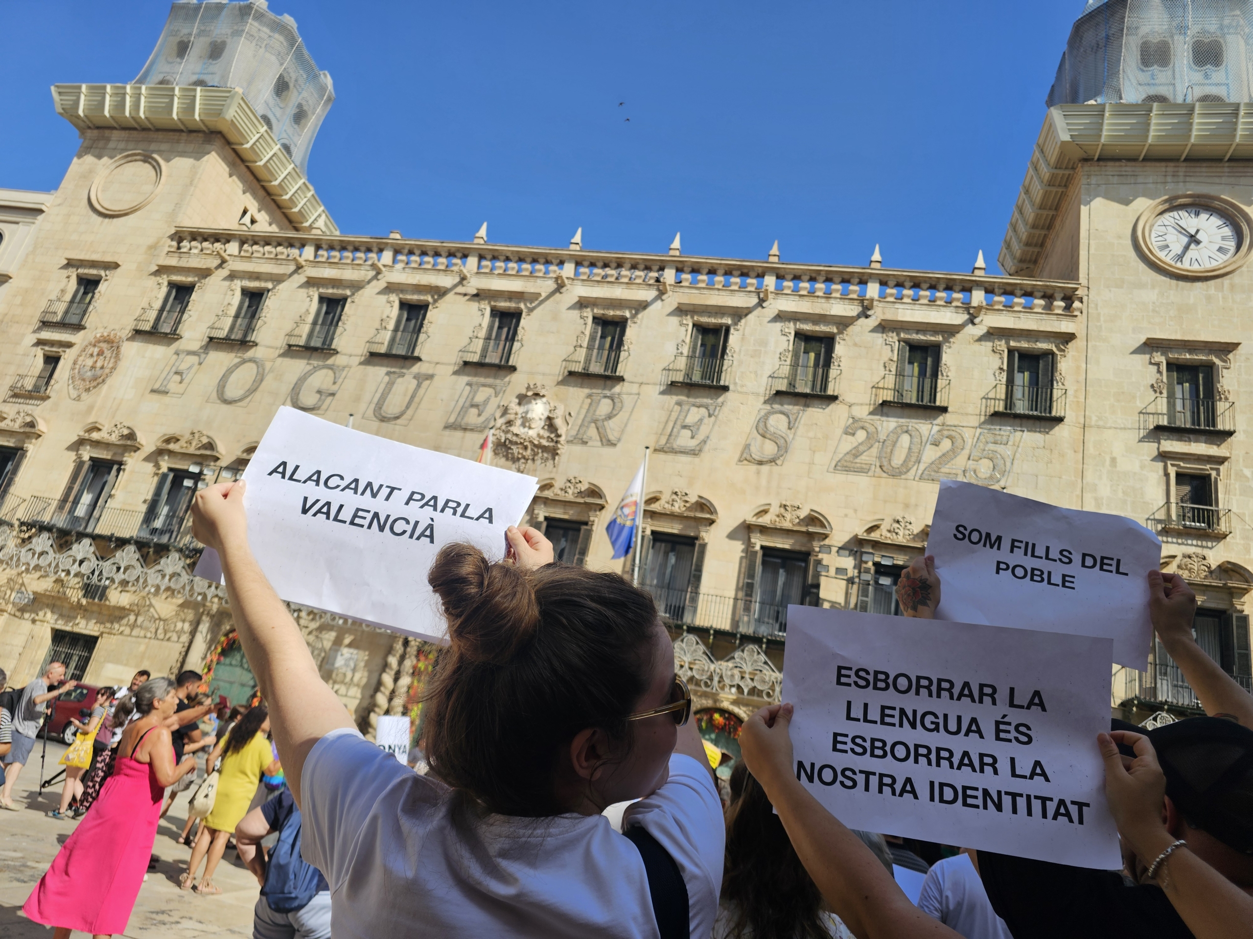 Manifestació ciutadana davant de l'Ajuntament d'Alacant