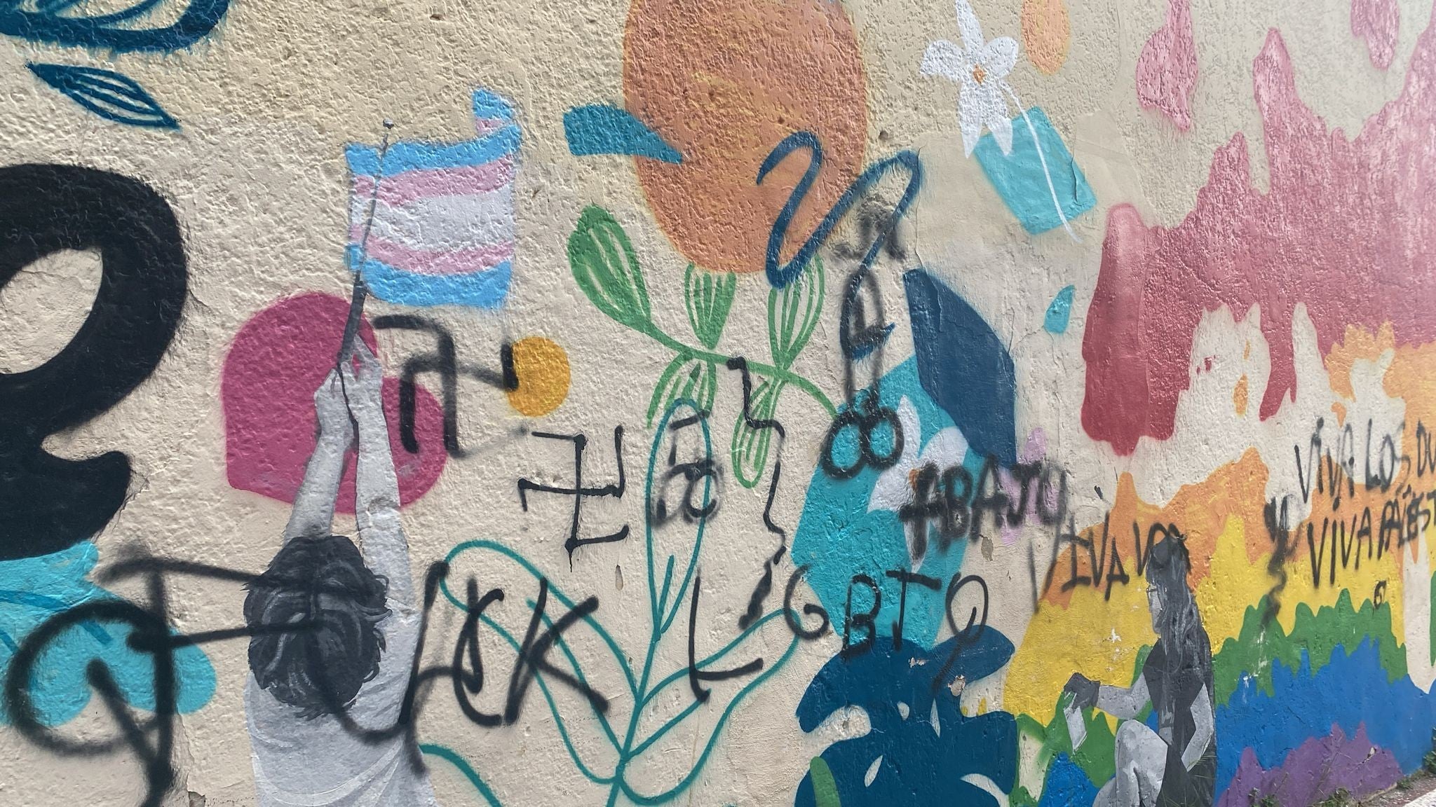 Atac LGTBI-fòbic contra el mural de la diversitat situat a la seu del Consell dels Joves de Gandia