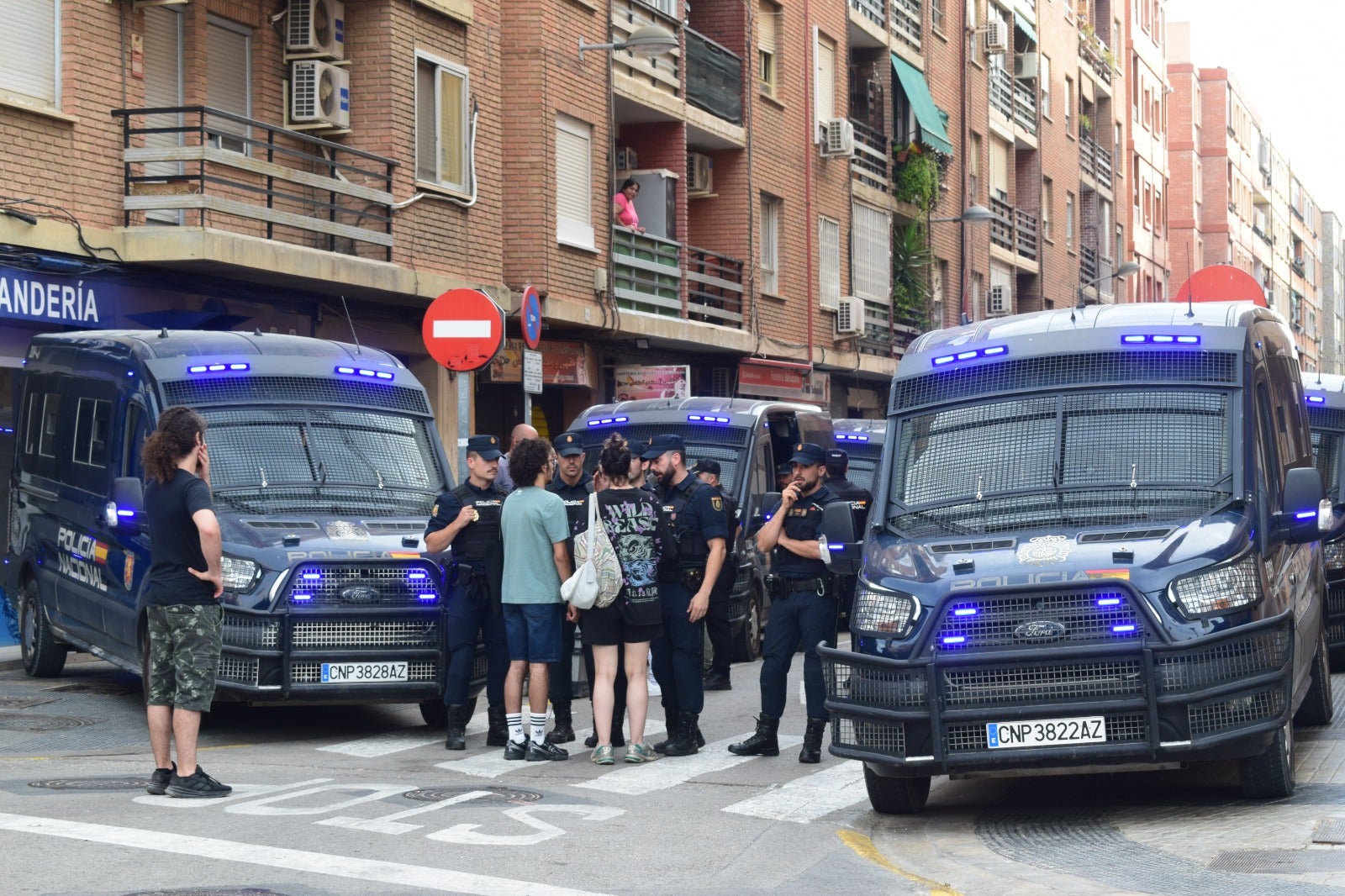 Agents antiavalots han desnonat la Karine, de 62 anys