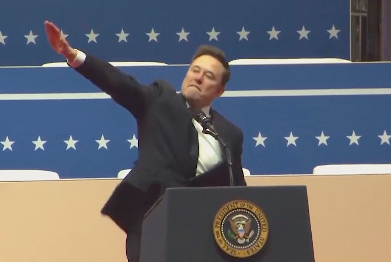 El magnat sud-africà Elon Musk fa una salutació similar a la feixista durant un discurs d'agraïment per la investidura de Donald Trump com a nou president dels EUA | ACN