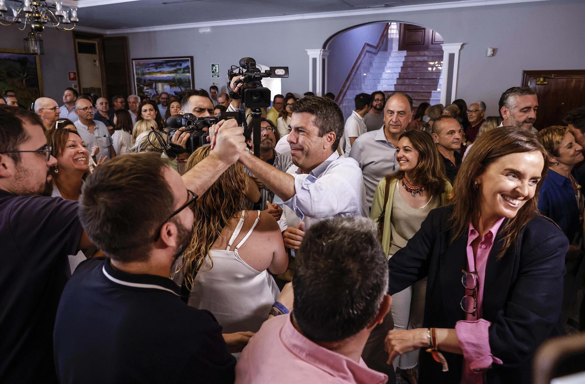 El president de la Generalitat, Carlos Mazón, i la vicesecretària d'Organització del PP, Carmen Fúnez, durant un acte del PP a Nàquera | Rober Solsona | EP