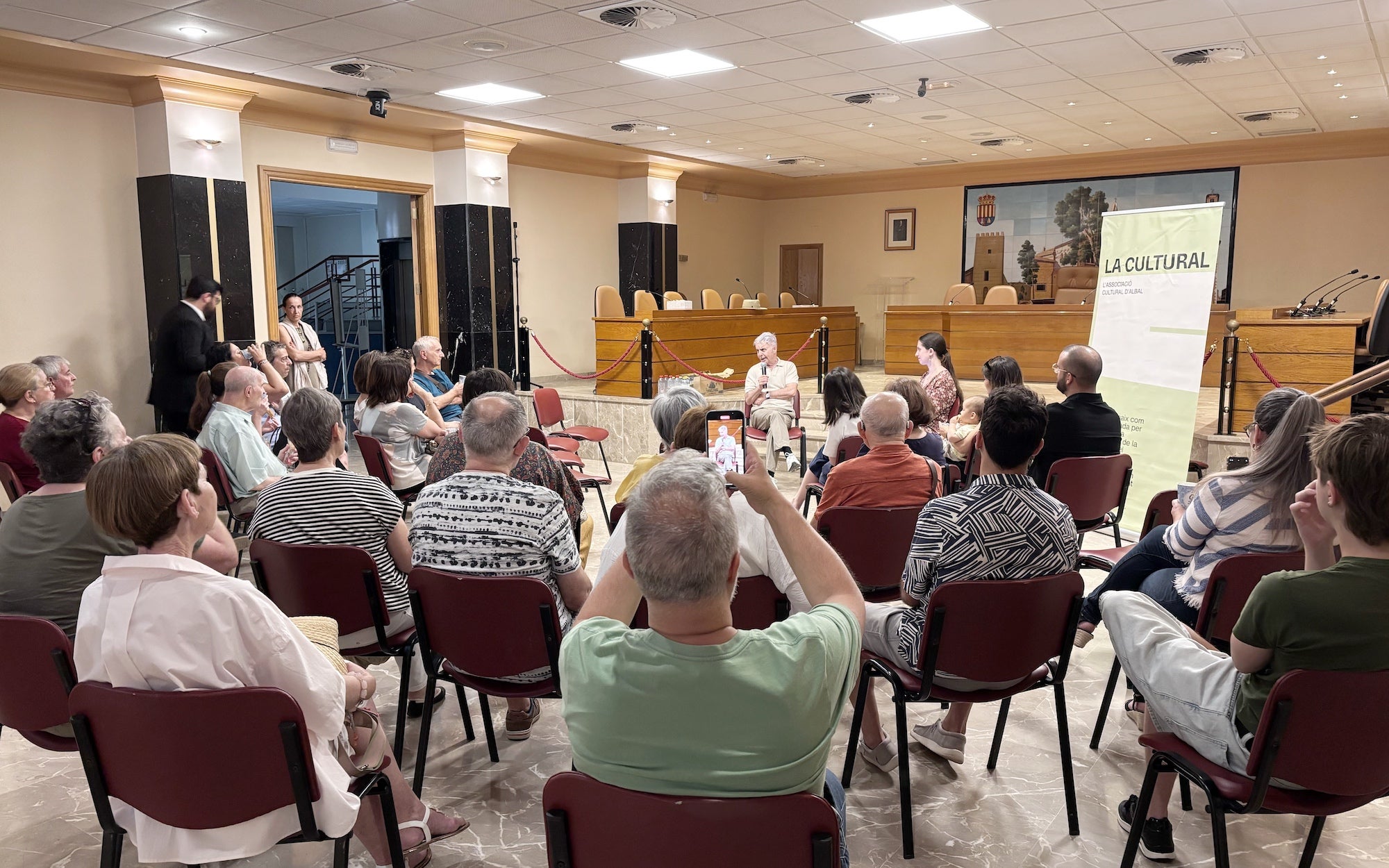 Ferran Torrent, al cicle literari 'Orxata i Lletres' de l'associació La Cultural d'Albal