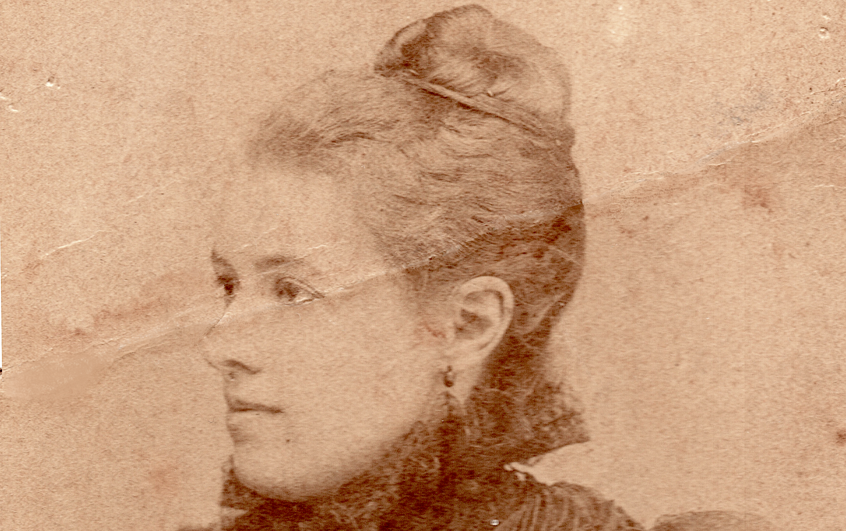 Fotografía de Pepita Greus el 1901 | Fotografia Universal Torres, Tarragona | Wikimedia Commons