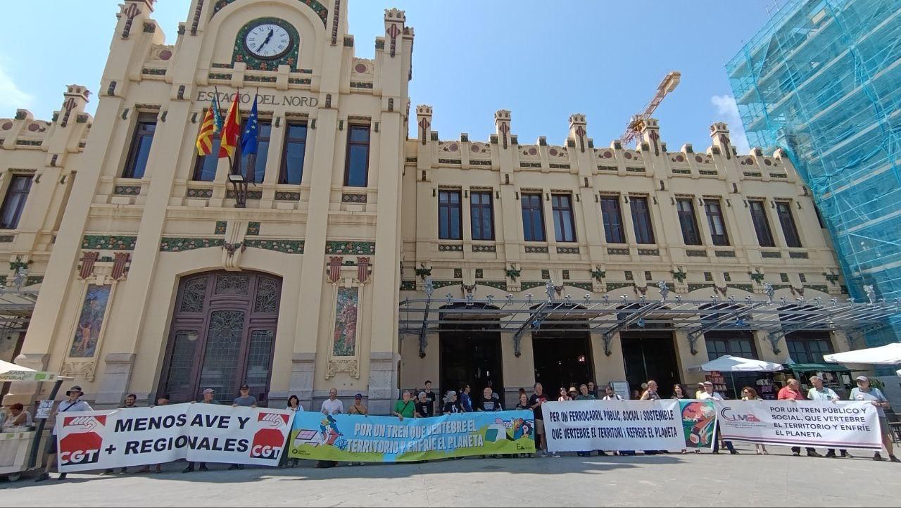 Unaconcentració a l'Estació del Nord de València va clausurar la Trobada Tren i Clima