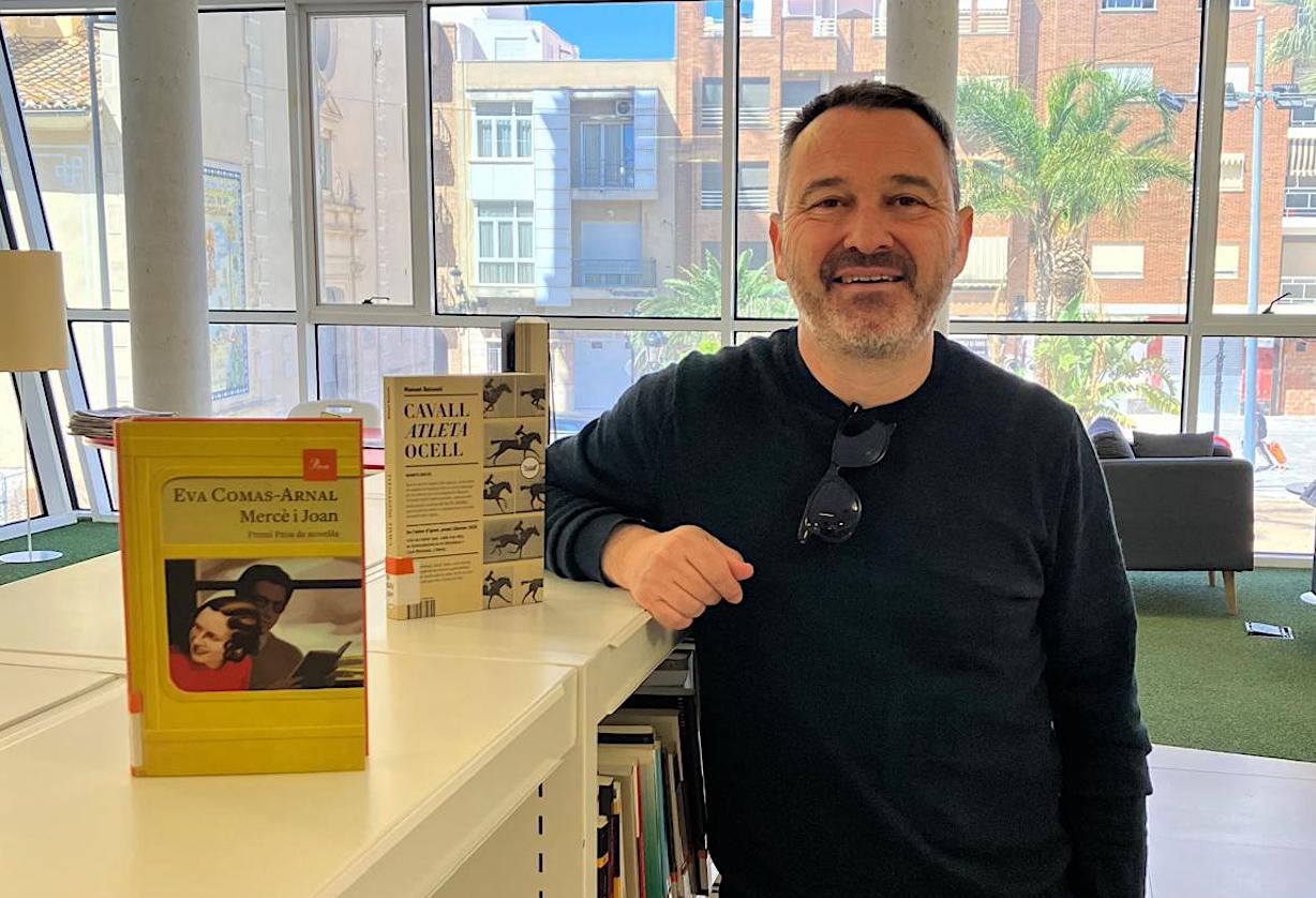 Emili Juan, bibliotecari de la La Biblioteca Pública Maria Molina Ruiz de Paiporta 