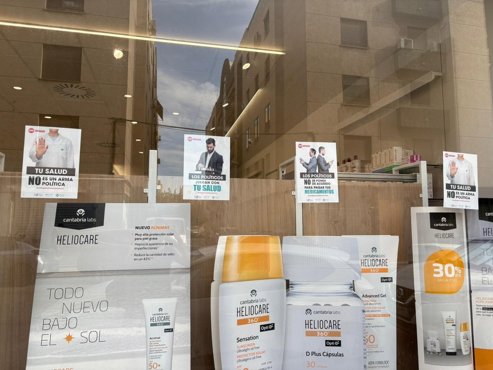 Les farmàcies protesten per segona vegada pels impagaments de la Generalitat