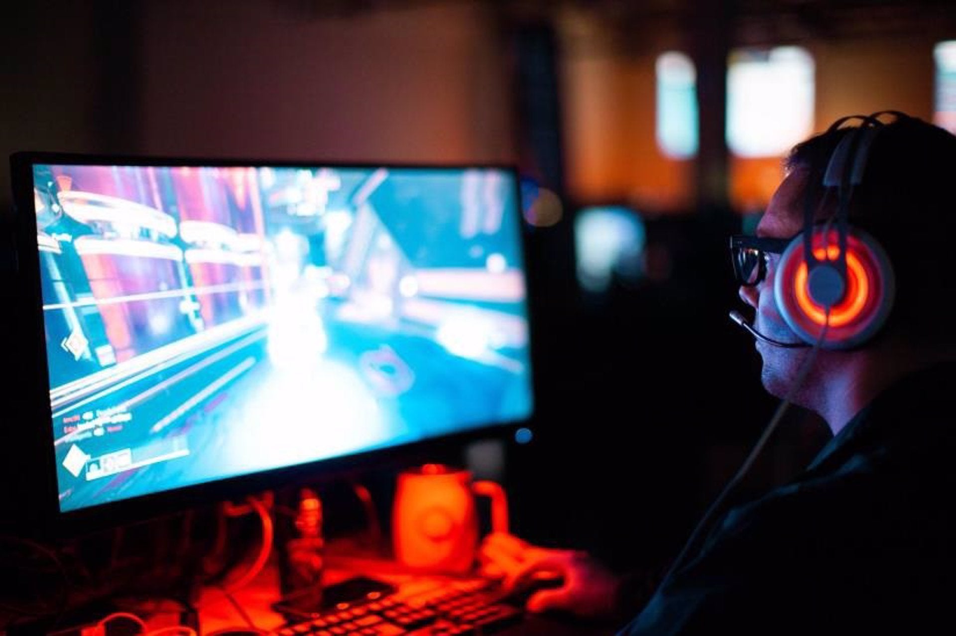 Una persona jugant a un videojoc | EP