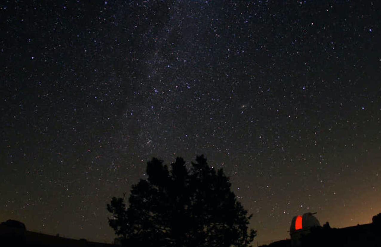 Aras de los Olmos, acreditat com a Reserva Starlight i com a Destí Turístic Starlight, és un entorn privilegiat per a l'observació del cel nocturn.