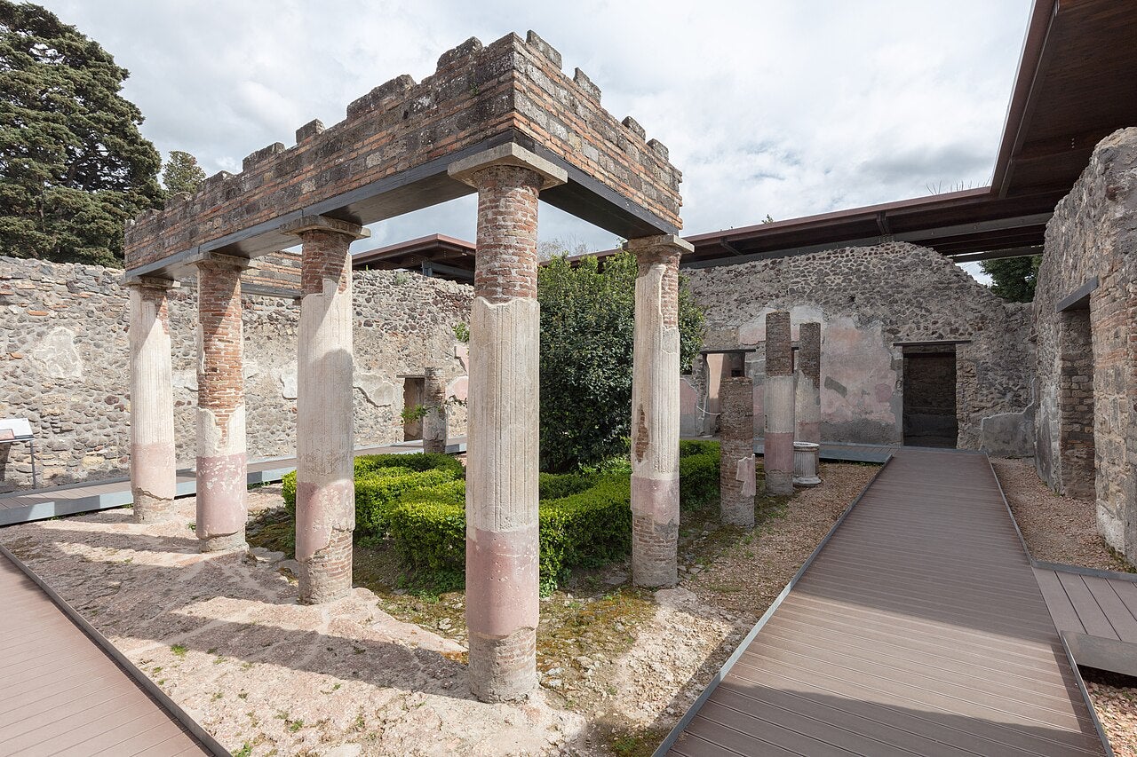 Peristil de la vil·la de Diomedes, Pompeia | Wikimedia Commons