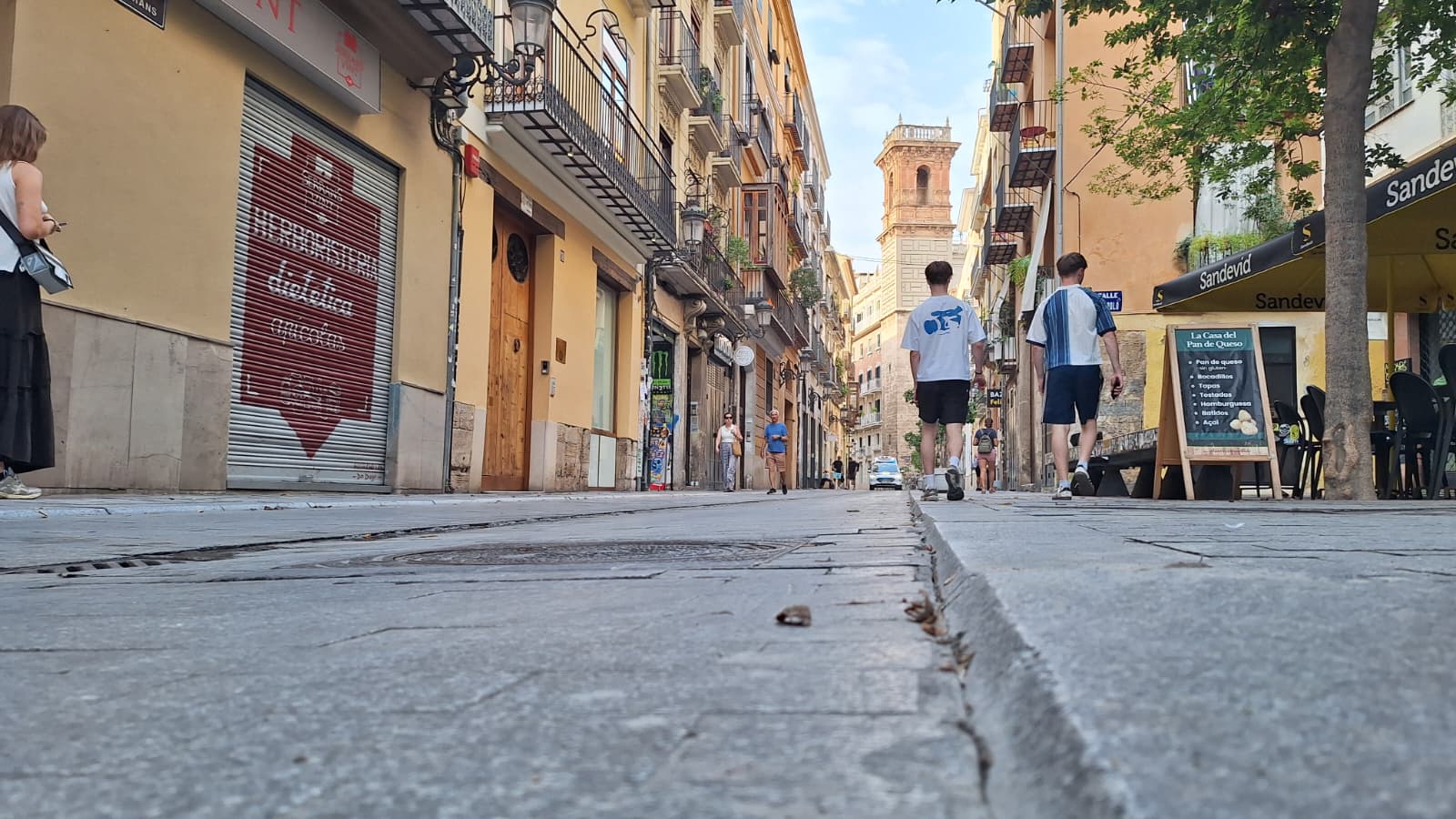 Exigeixen una reurbanització del carrer serrans per adaptar-lo als nous usos