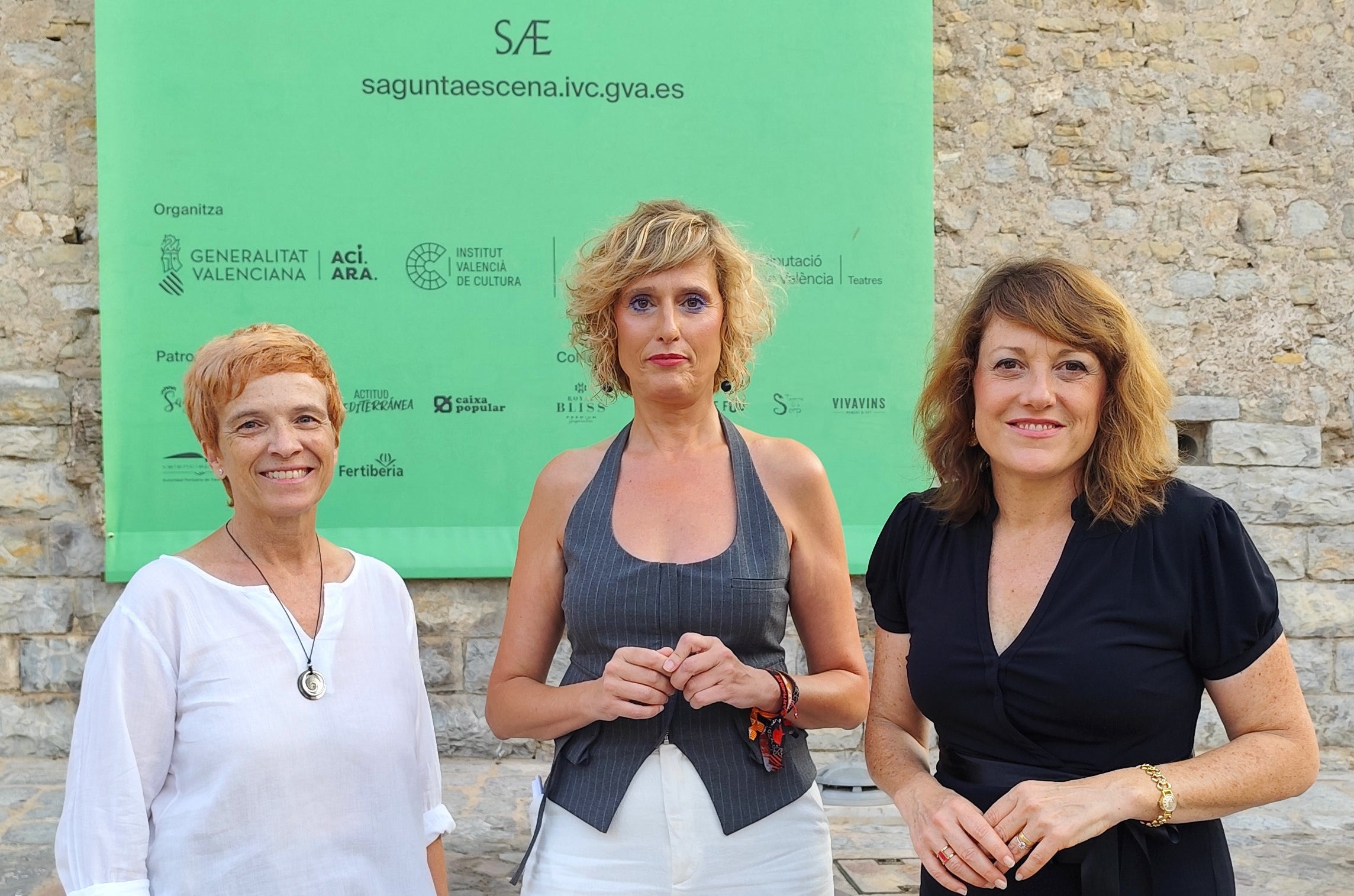 La regidora de Compromís a l'Ajuntament de Sagunt. M. J. Soriano; la diputada a Les Corts Verònica Ruiz, i la portaveu de la coalició a Sagunt, M. J. Picó