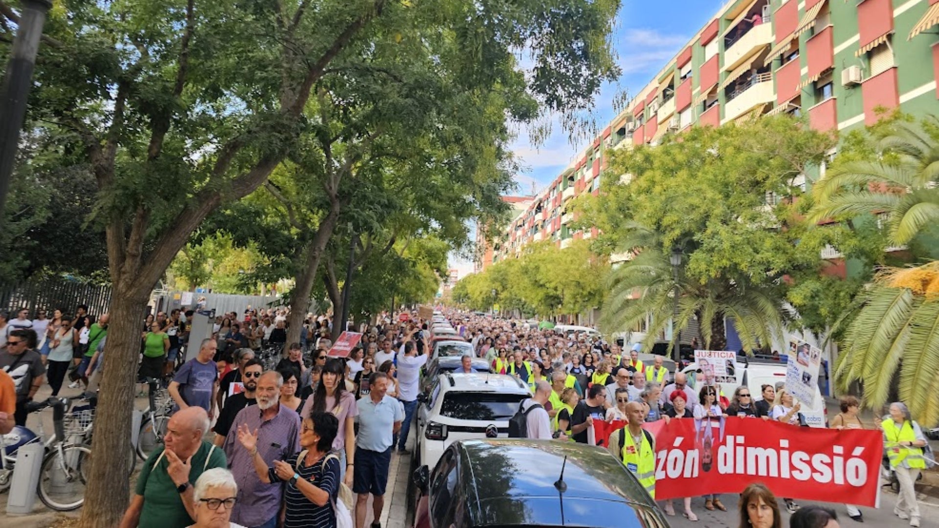 La columna de València de l'onzena manifestació contra Mazón. Josan Piqueres