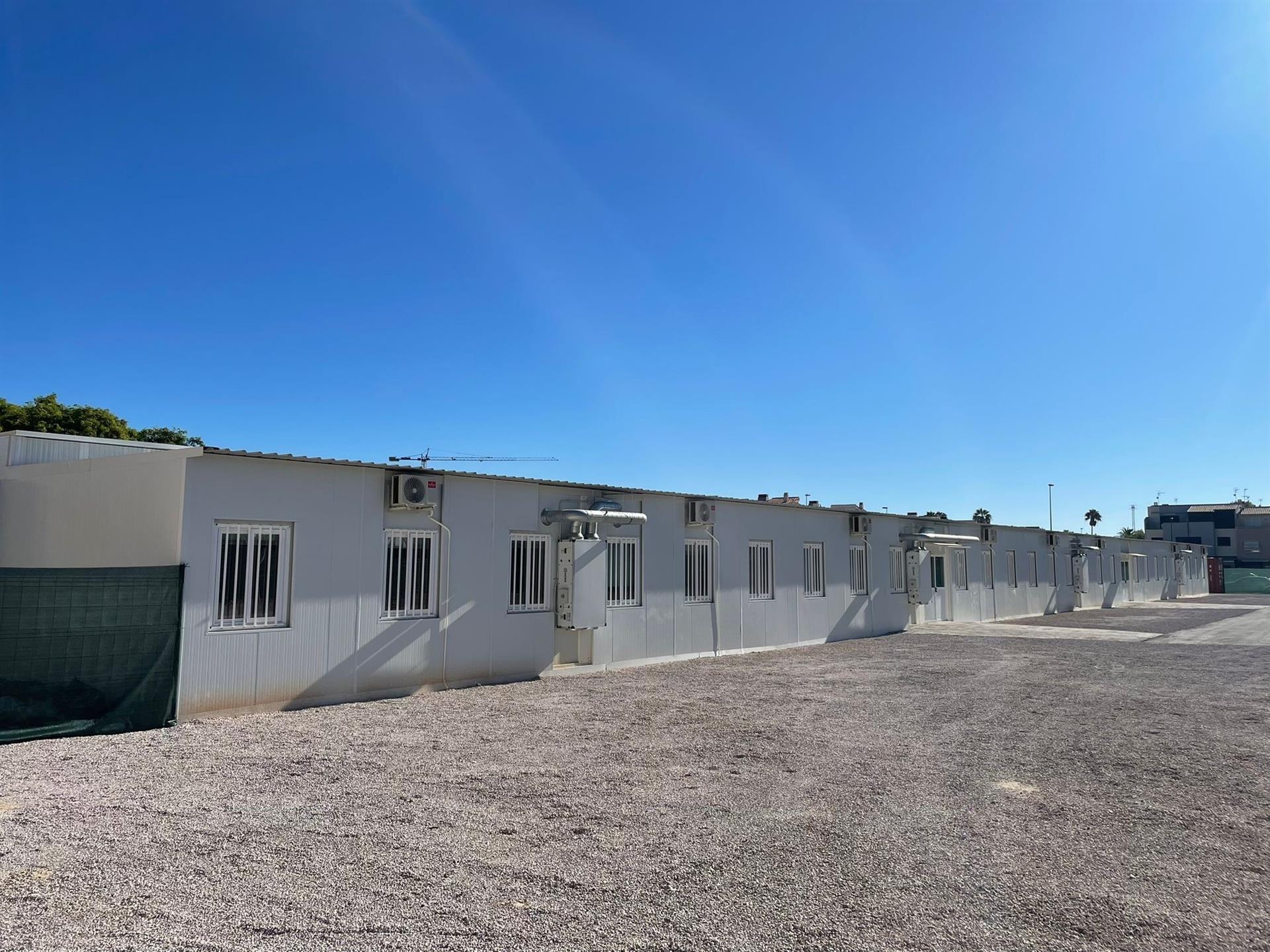 Barracots al centre provisional del CEIP Orba d'Alfafar