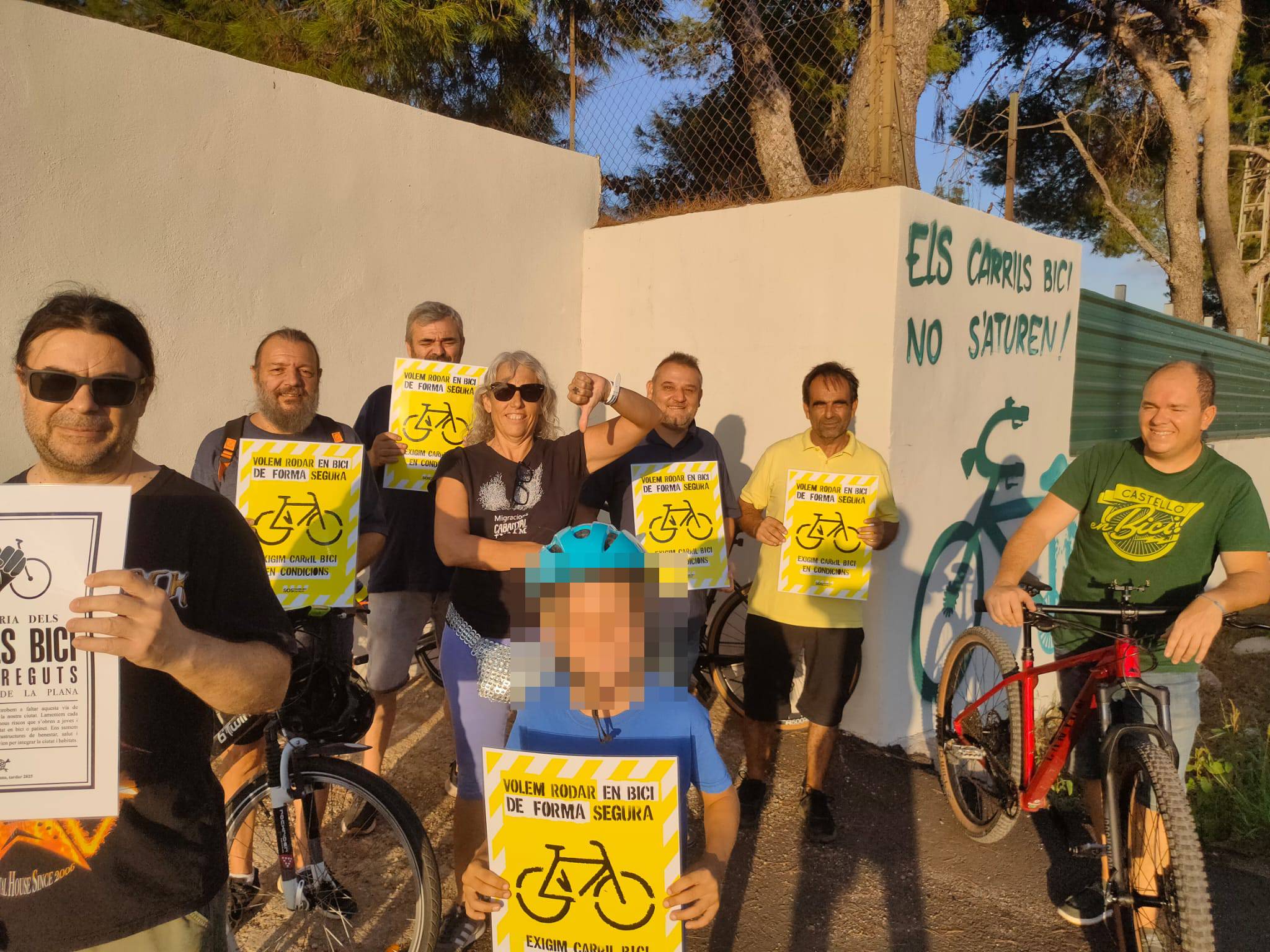Acció de senyalització 'autogestionada' per part de veïns i usuaris de la bicicleta