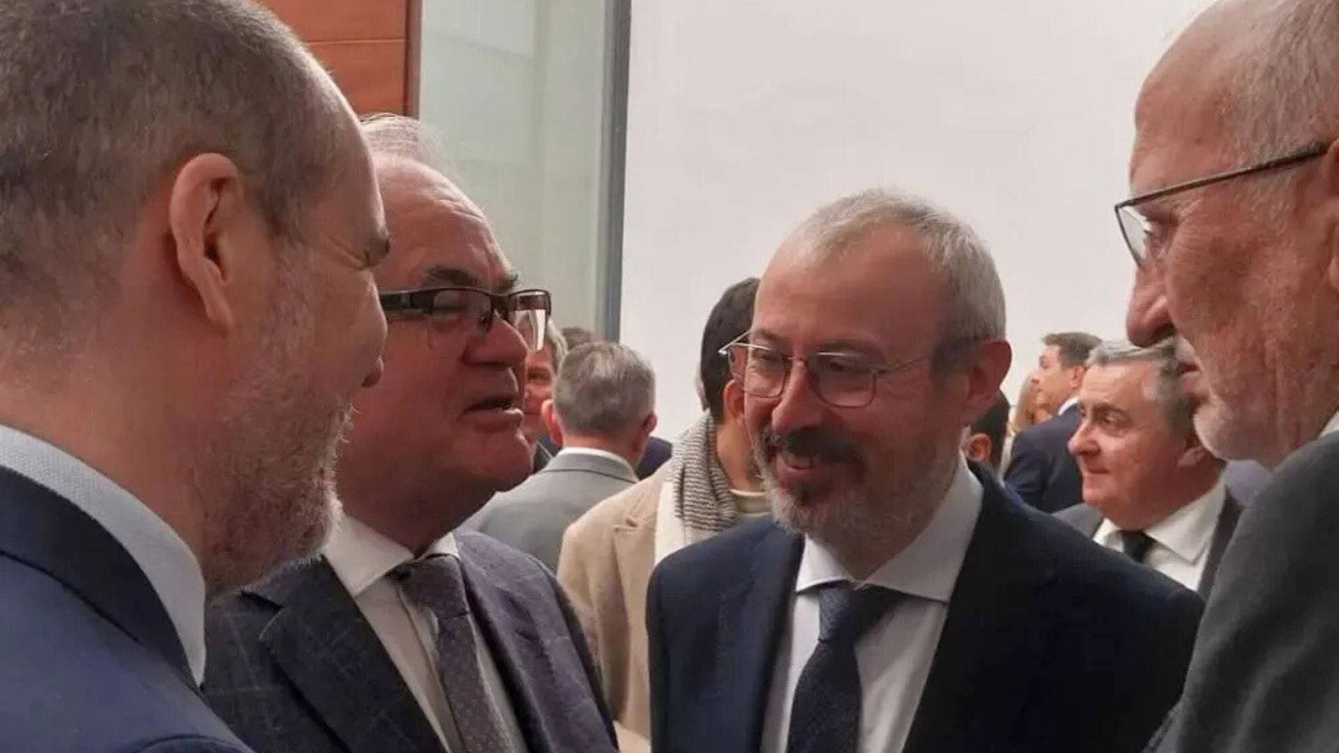 Els representants de Mercadona, Juan Roig; Consum i MásyMás (José Juan Fornés Artigues). Asucova.