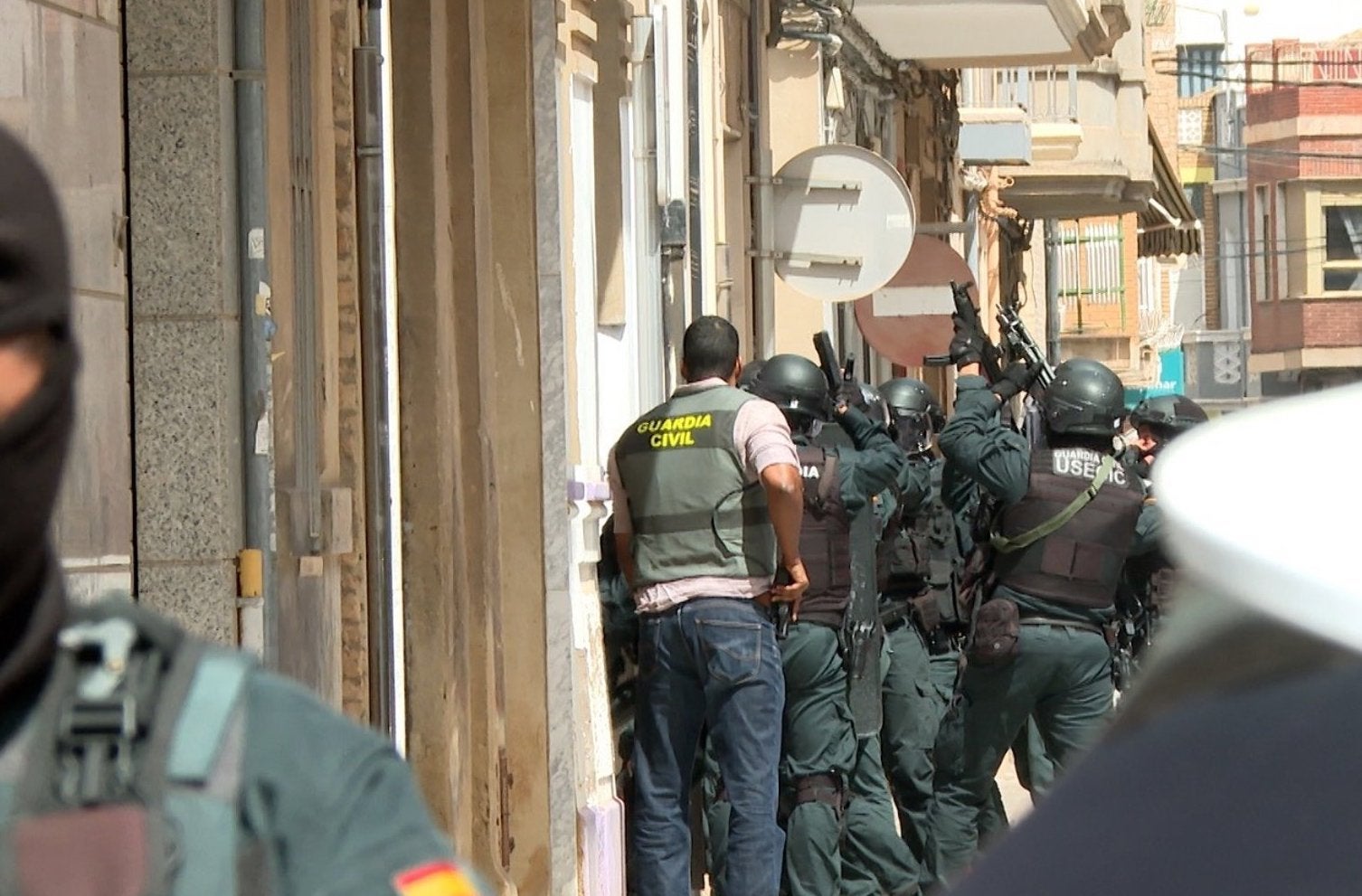 Agents de la Guàrdia Civil cerquen l'autor de trets d'escopeta Alfafar | EP