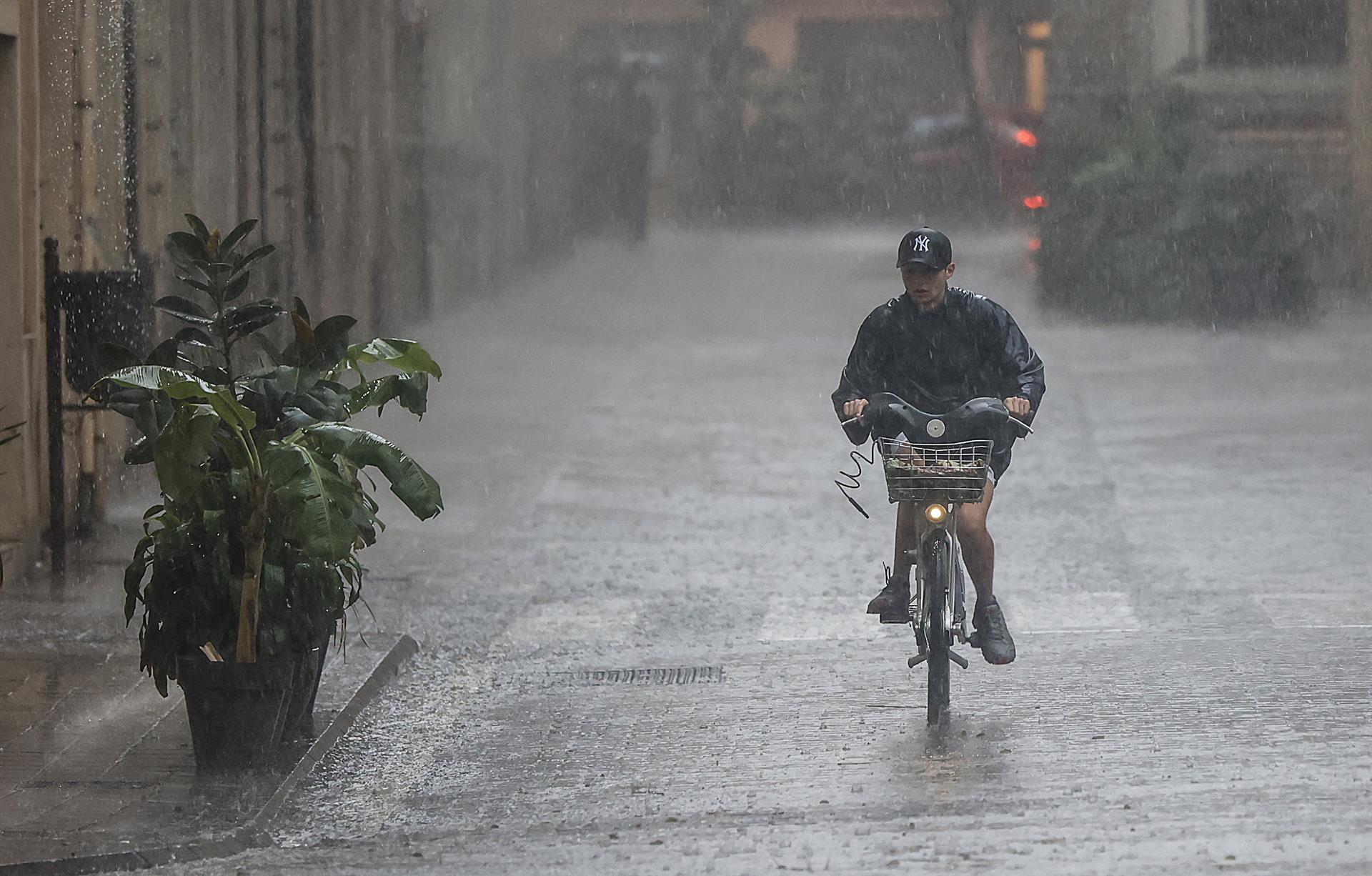 Pluja intensa a València  | Rober Solsona | EP