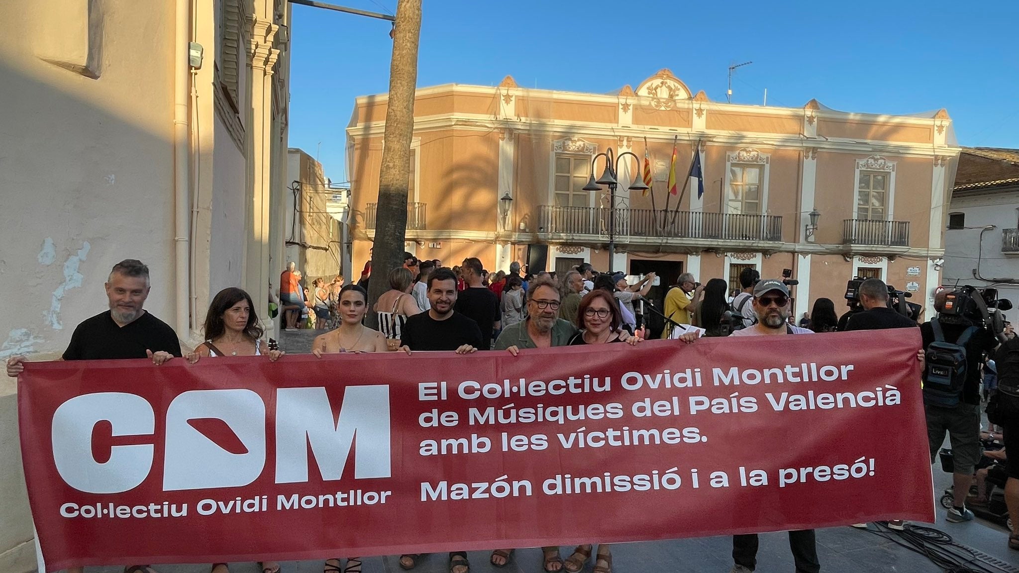 Músics del COM a Catarroja durant una concentració per la reconstrucció social de les zones afectades per la DANA