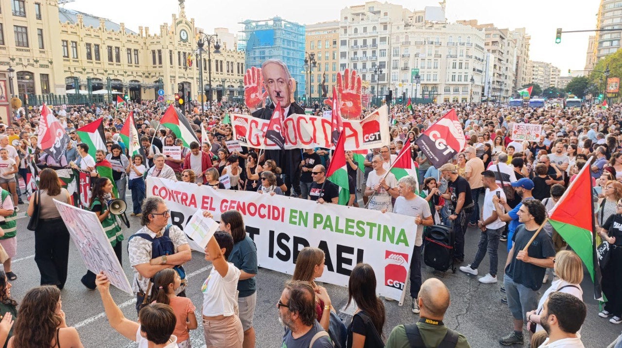 Imatges de membres del sindicat mobilitzats en les últimes protestes a València. CGT.