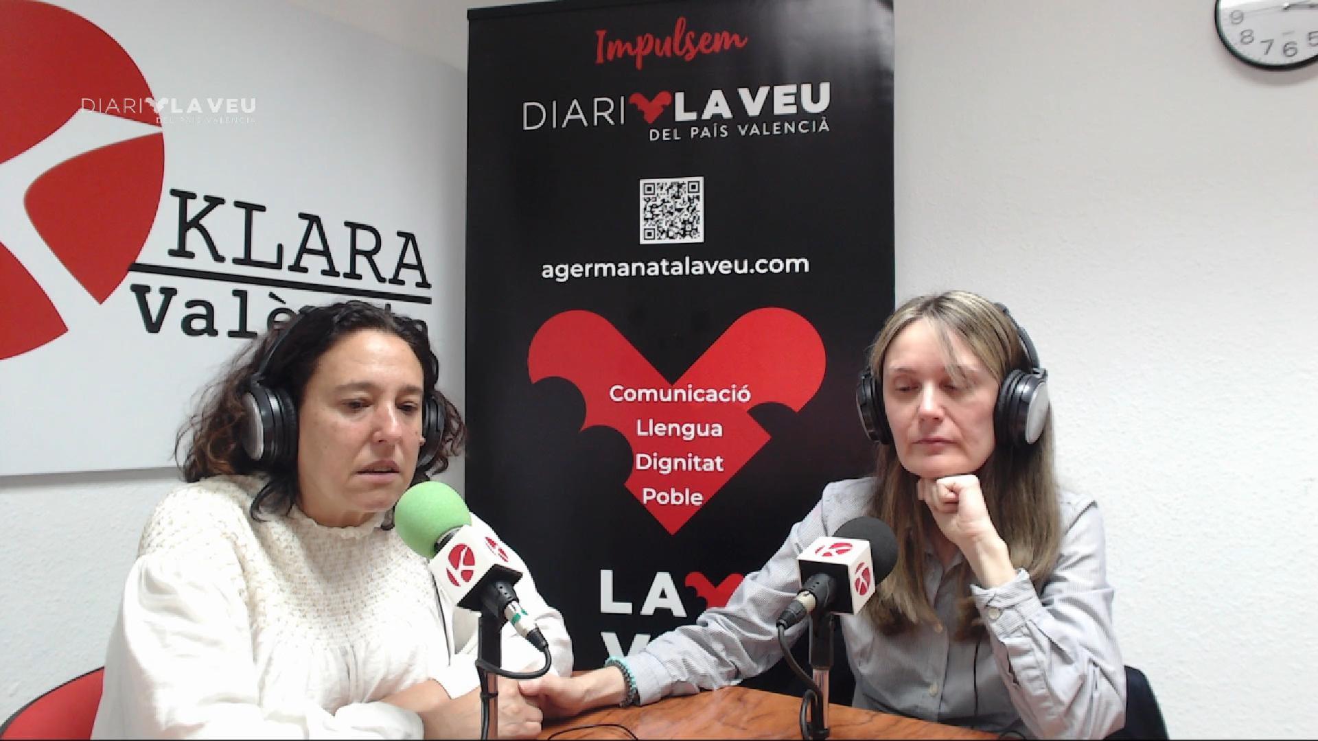 Mariló Gradolí i Rosa Álvarez a Ràdio Klara, on es va gravar l'entrevista.