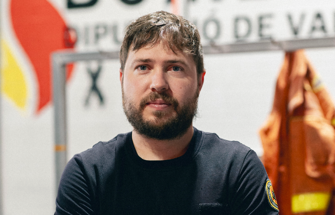 Edu Mejías, bomber del Consorci de València | Rose Hurtado | Rebel Edicions
